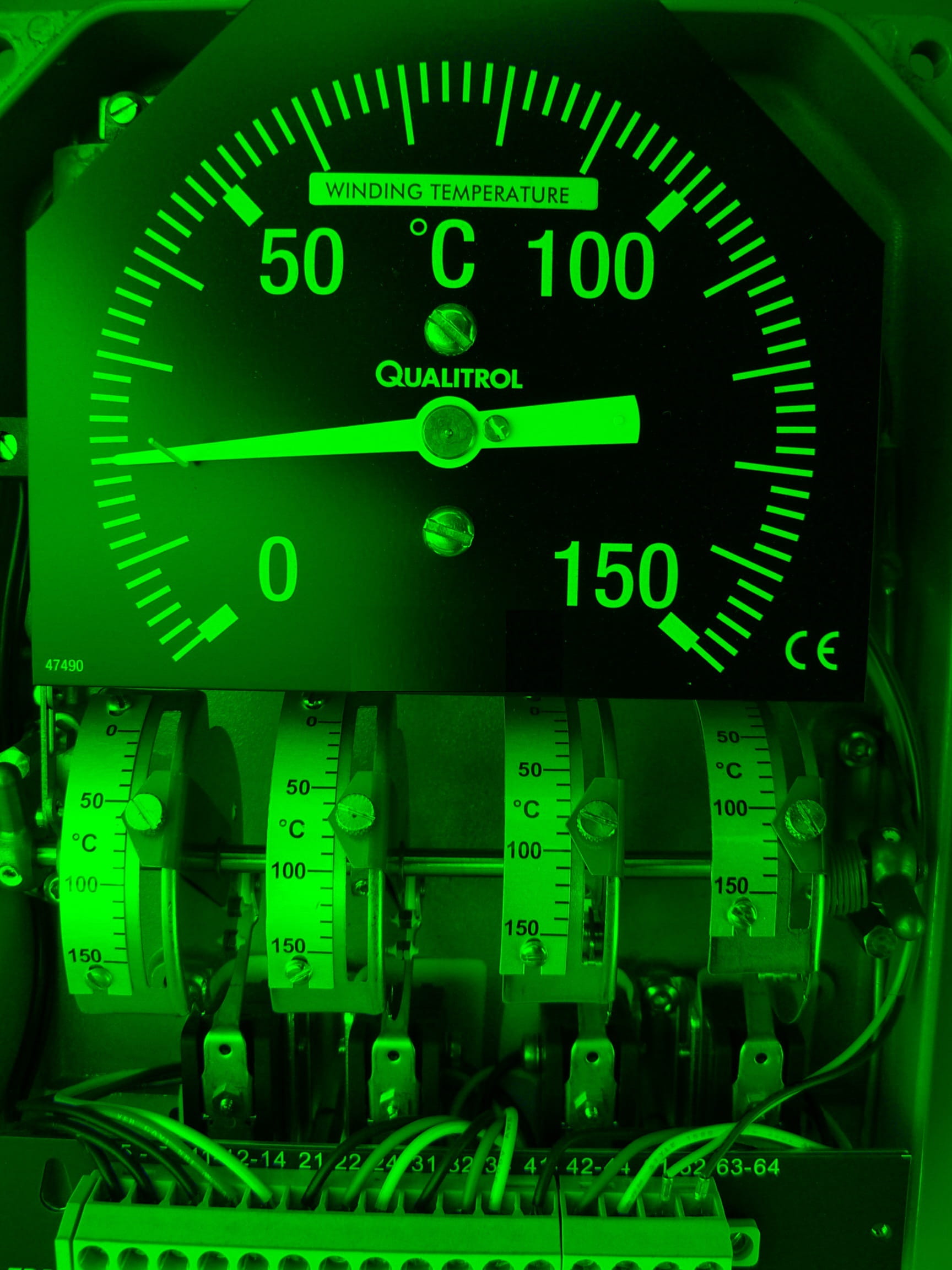 electrical equipment, close-up, indoors, instrument of measurement, full frame, western script, machine part, technology, number, communication, science, Phone HD Wallpaper
