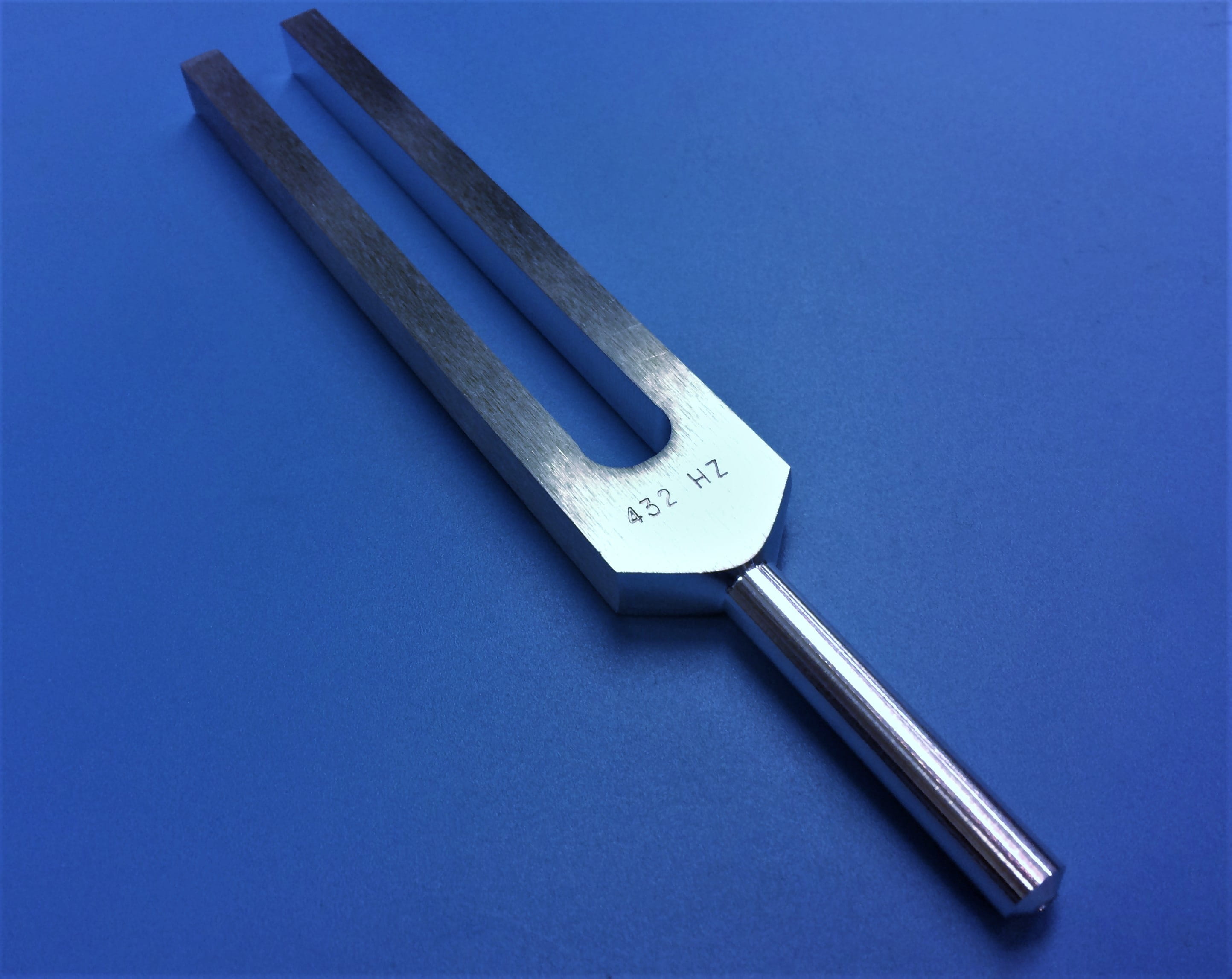 no people, close-up, made in usa, tool, accuracy, studio shot, tuning fork, silver colored, silver, two objects, blue background, colored background, indoors, HD Wallpaper