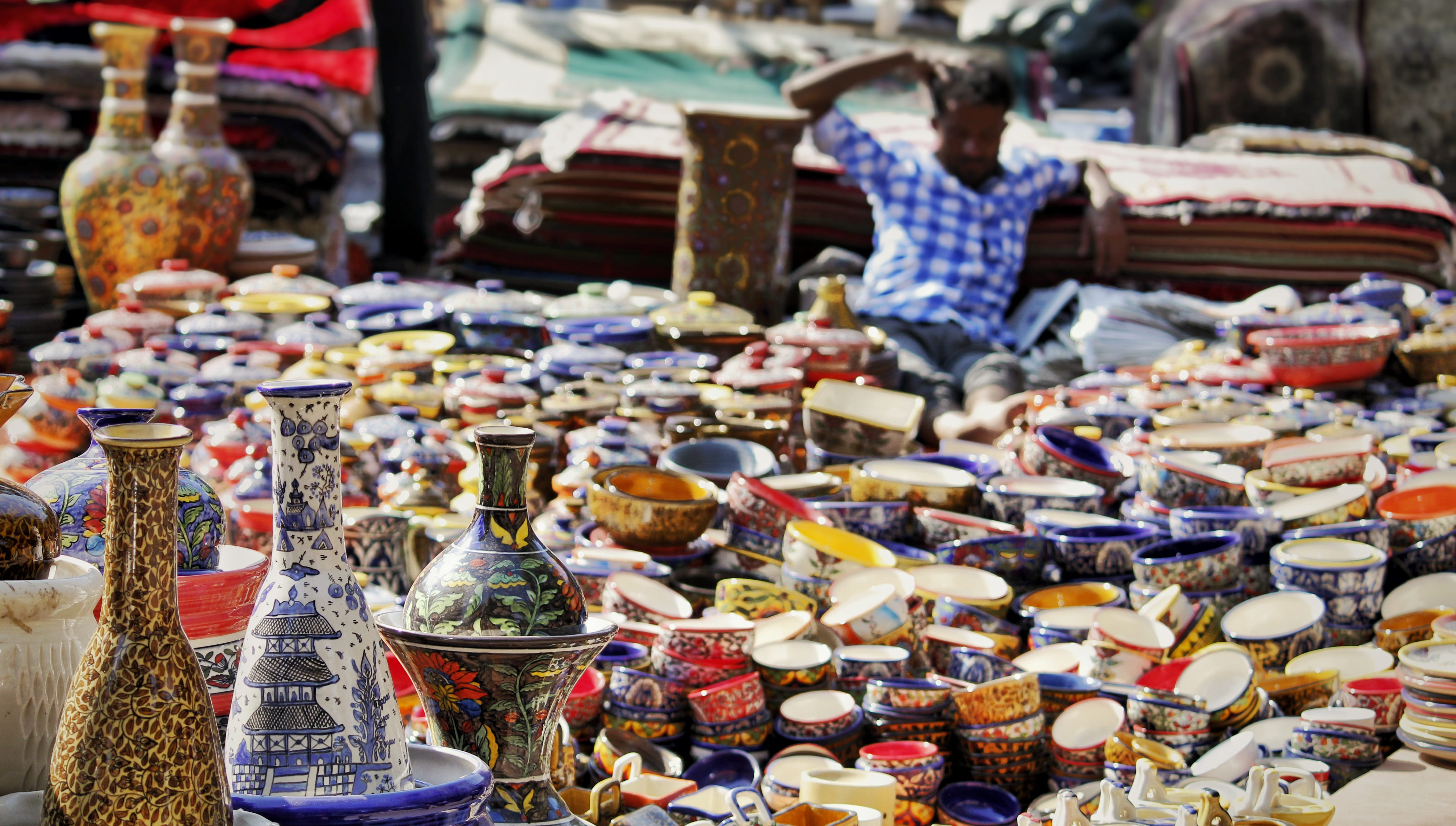 incidental people, selling, consumerism, retail, collection, handcrafts, choice, arrangement, food, outdoors, buying, 4K, for sale, selective focus, focus on foreground, HD Wallpaper