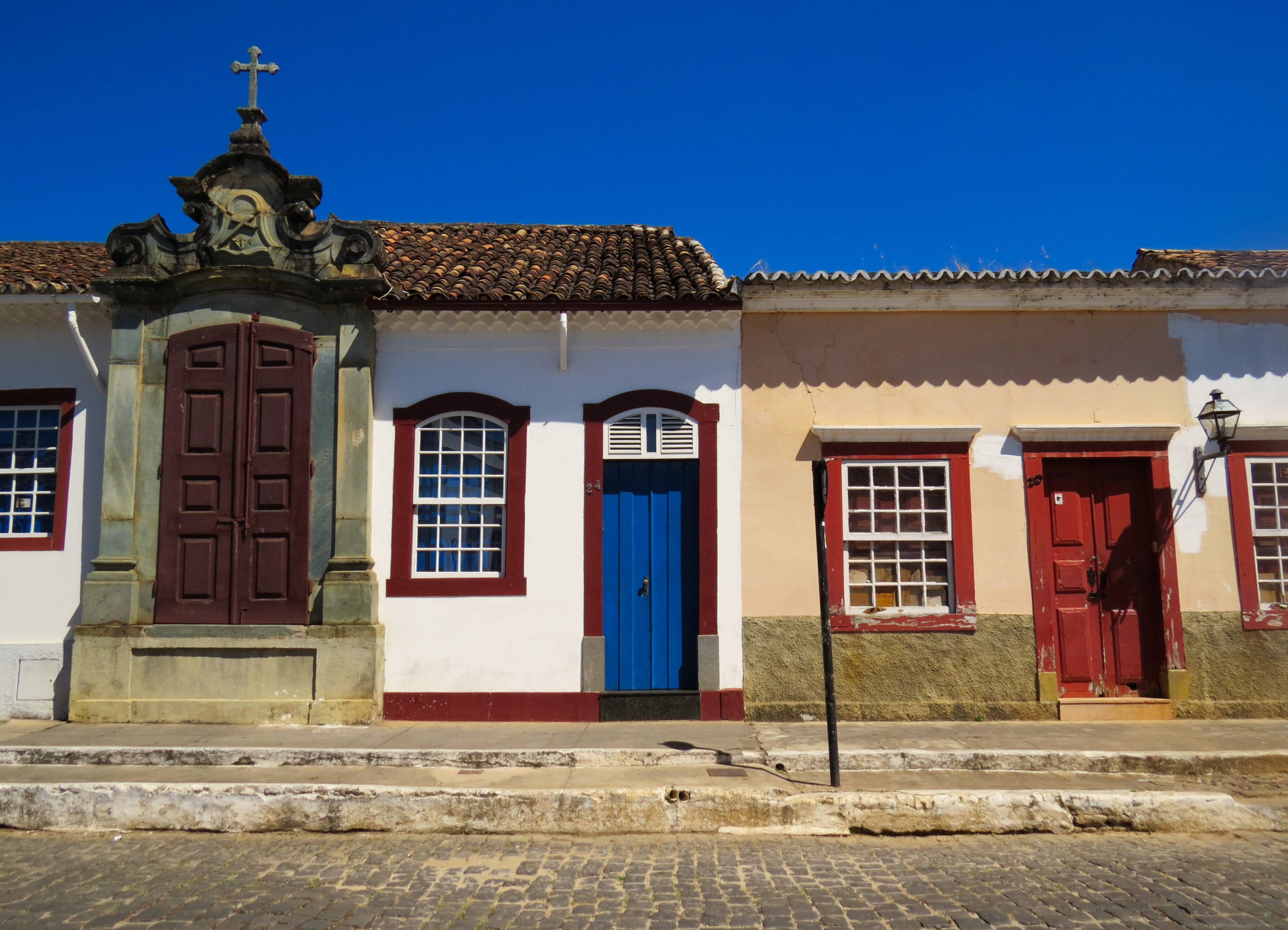 blue, day, sunlight, entrance, door, são joão del rei, residential district, built structure, 4K, building, minas gerais, no people, window, shadow, brazil, HD Wallpaper