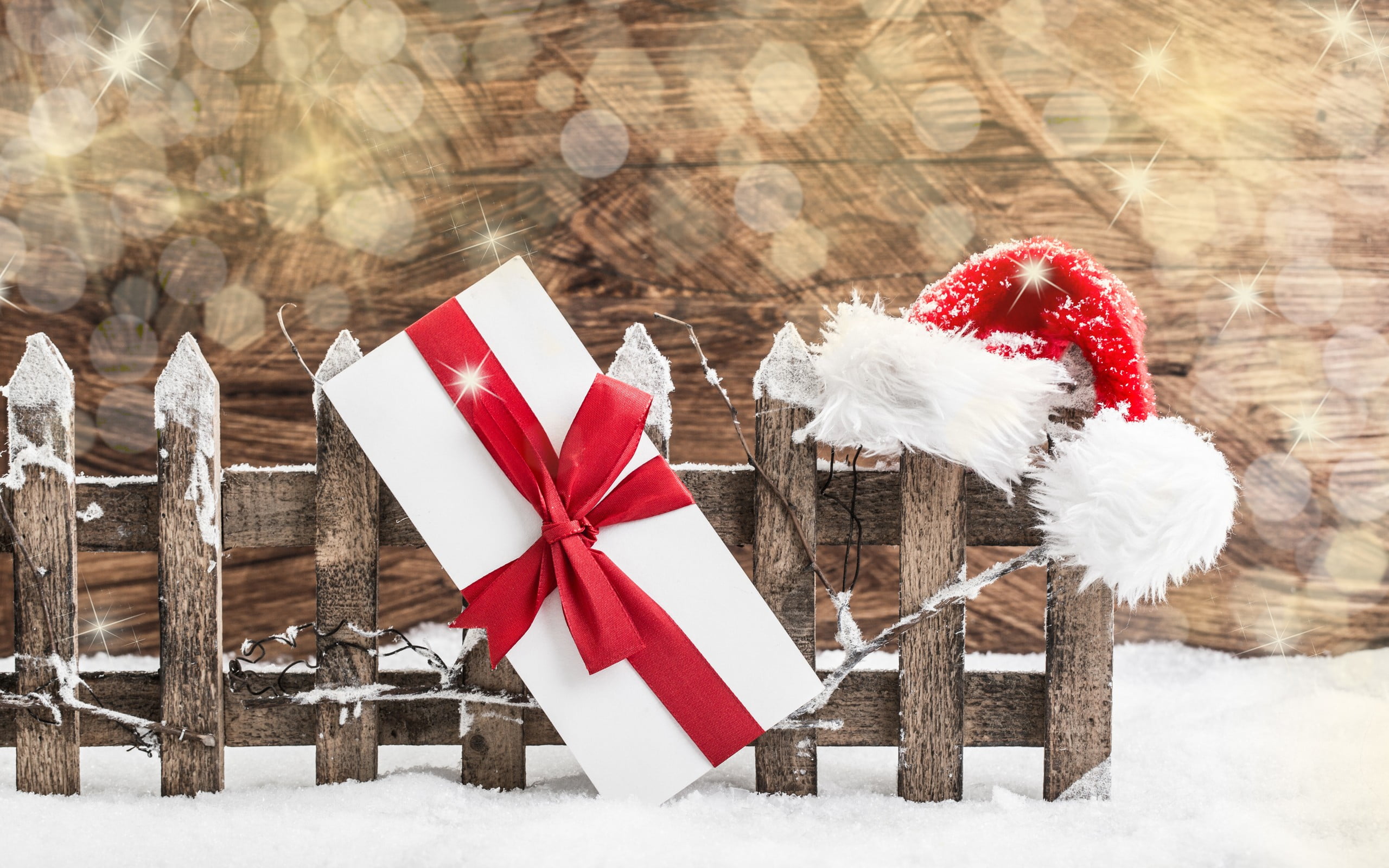 holiday - event, box - container, bokeh, holiday, white, Santa hats, ribbon - sewing item, winter, celebration, christmas ornament, white color, box, decoration, HD Wallpaper