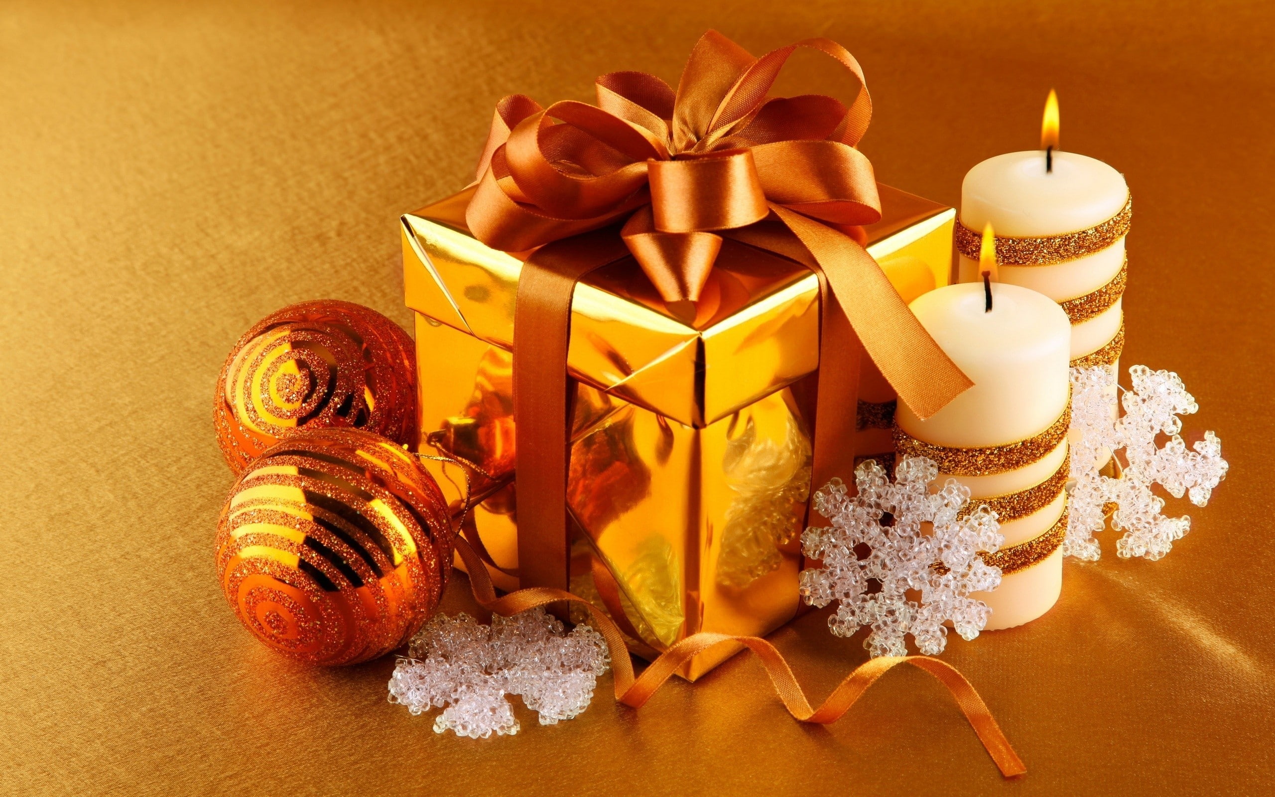 New Year, Christmas, Christmas ornaments, candles, snowflakes, presents, ribbon, 2K, HD Wallpaper