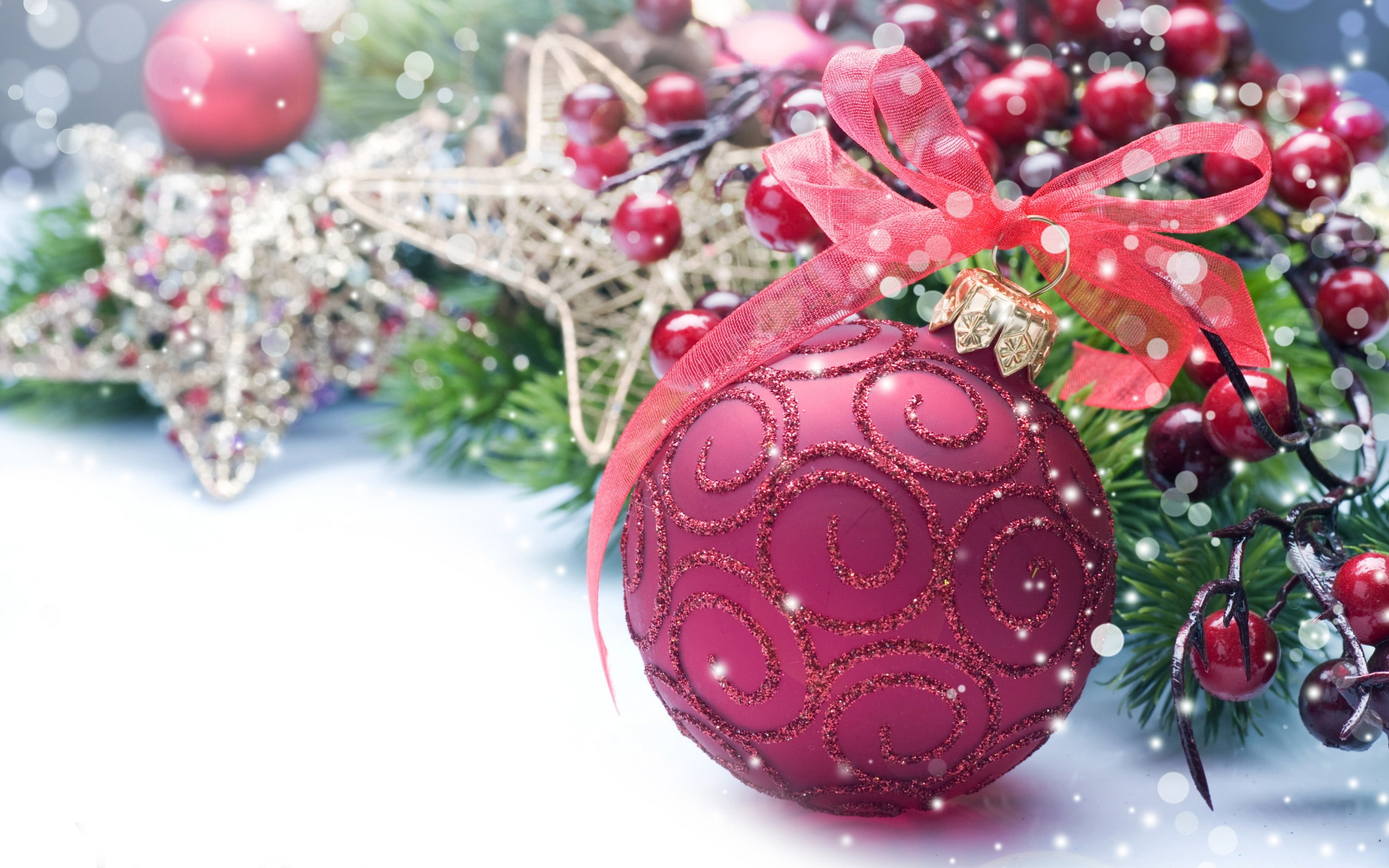 2K, Christmas, New Year, berries, ribbon, Christmas ornaments, HD Wallpaper
