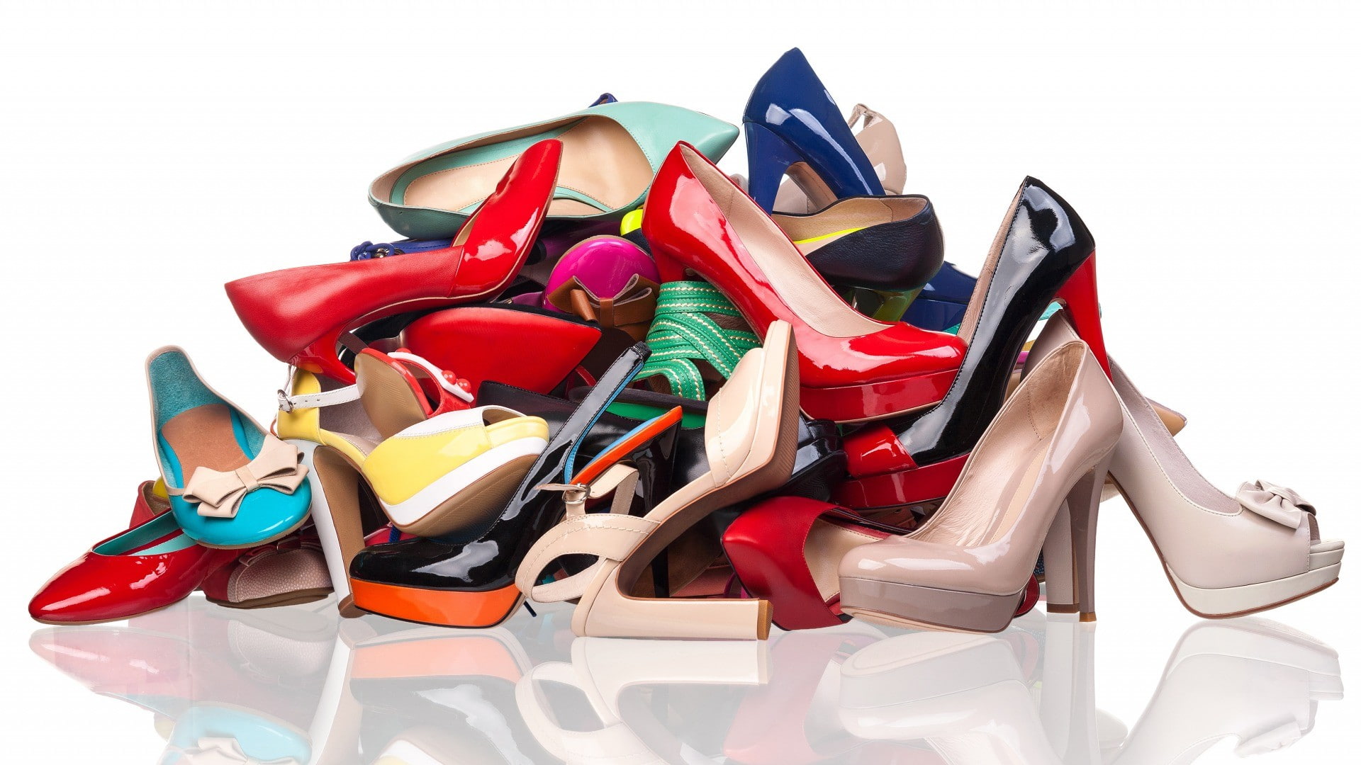 digital art, 1080P, simple background, shoes, reflection, stilettoes, high heels, white background, HD Wallpaper