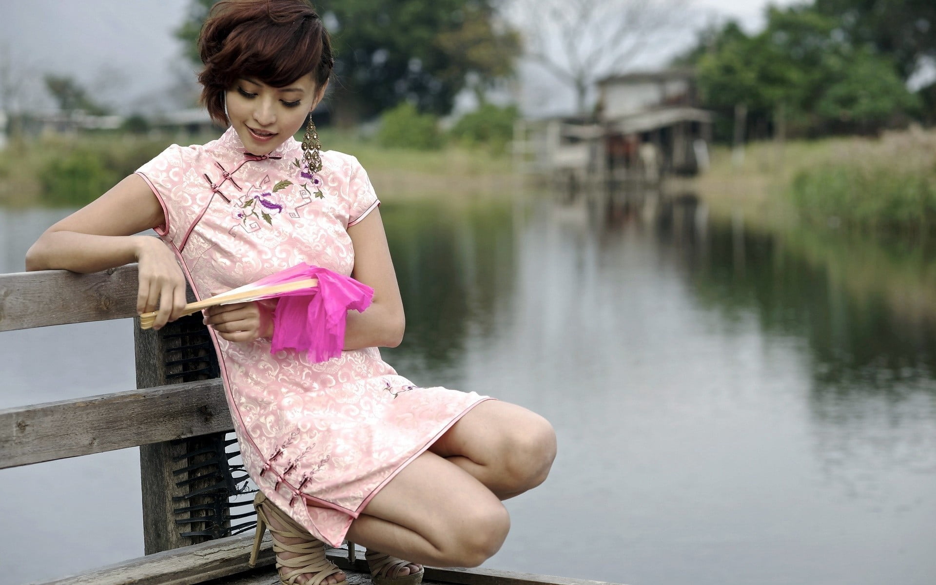 minidress, looking, brunette, Asian, 1080P, one person, clothing, childhood, water, women, stiletto, short hair, pink color, smiling, squatting, pier, HD Wallpaper
