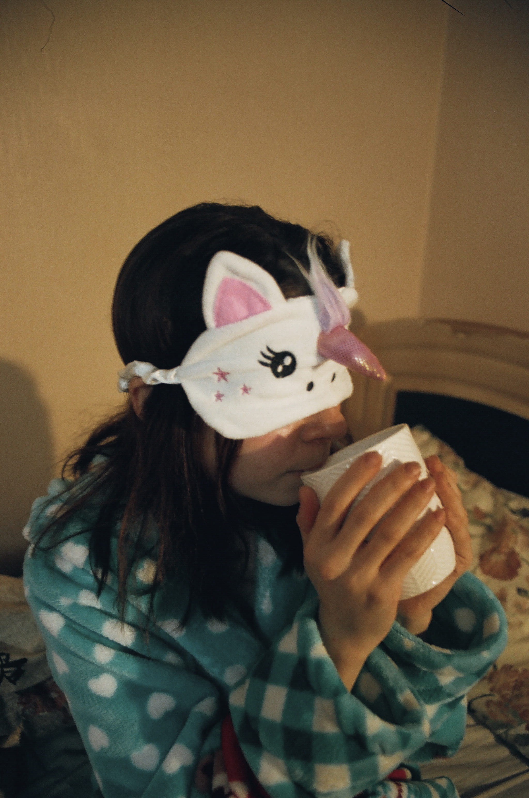 drinking, long hair, cute, leisure, drink, mug, indoors, eye mask, beverage, disguise, food, wear, hair, eye, obscured face, portrait, mask, unrecognizable person, Phone HD Wallpaper