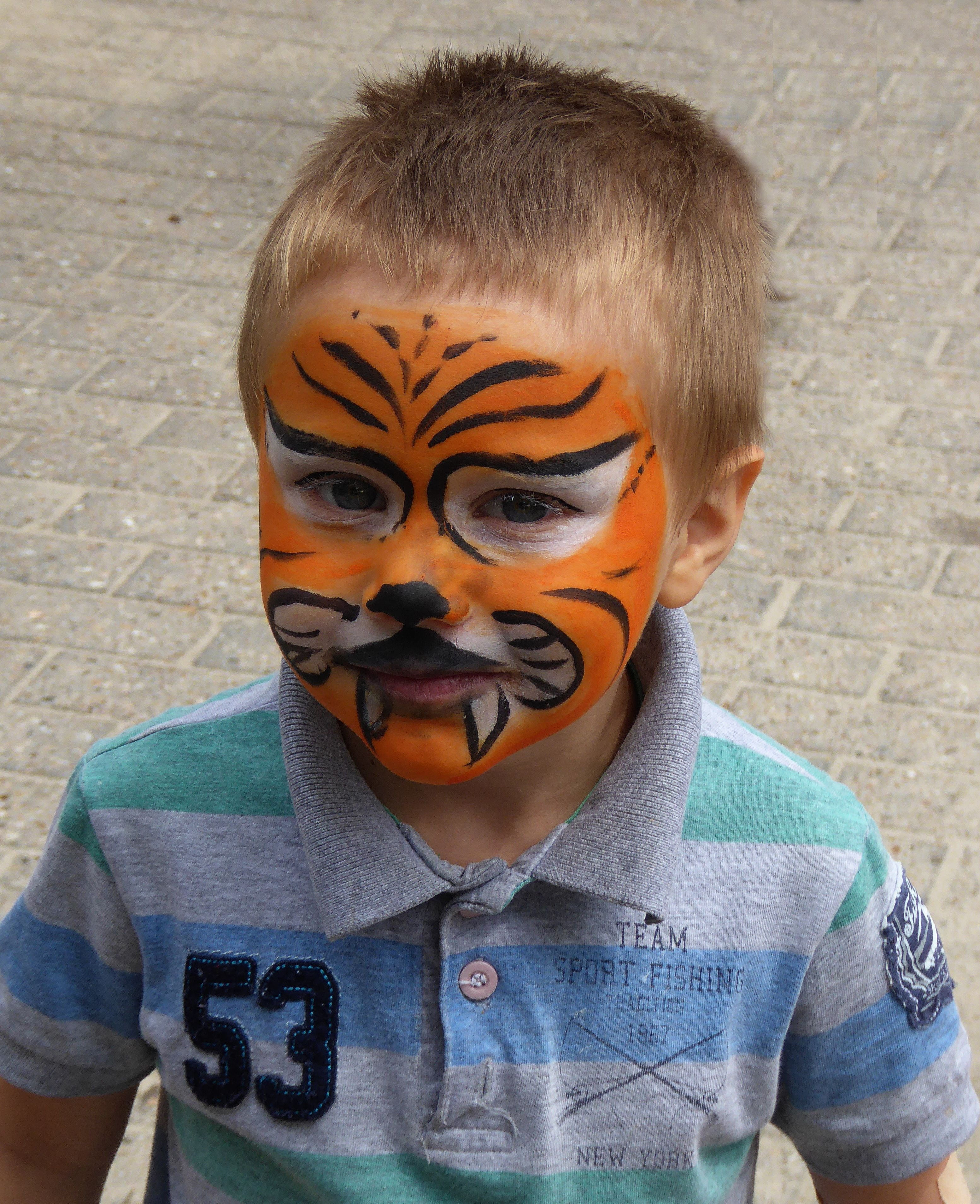 face paint, front view, melted, make up, little boy, real people, close, close-up, one person, looking at camera, childhood, casual clothing, men, boys, Phone HD Wallpaper