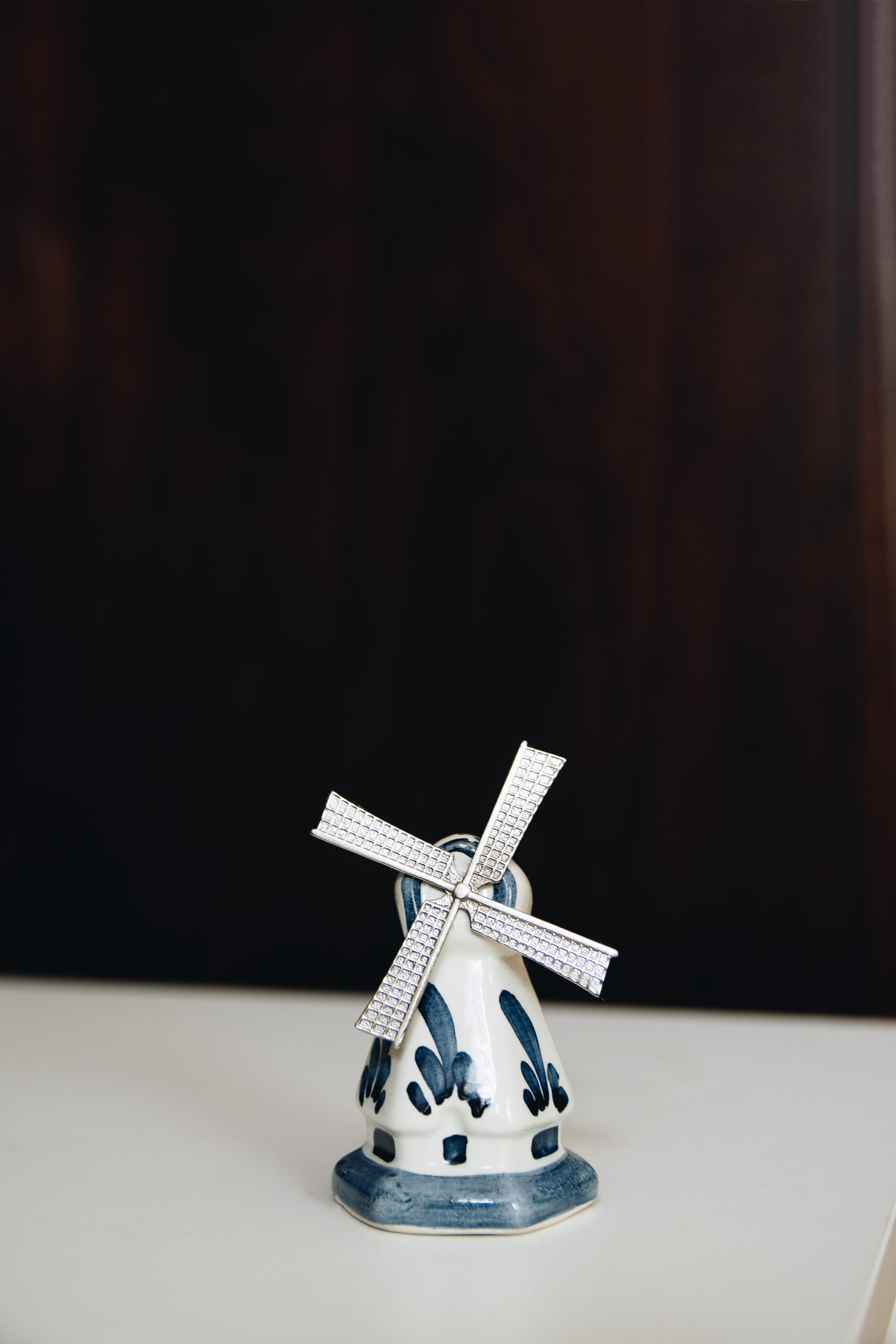 painted, indoors, blue, white, ceramic, decor, decoration, white color, delft, large group of objects, studio shot, netherlands, windmill, copy space, creativity, Phone HD Wallpaper
