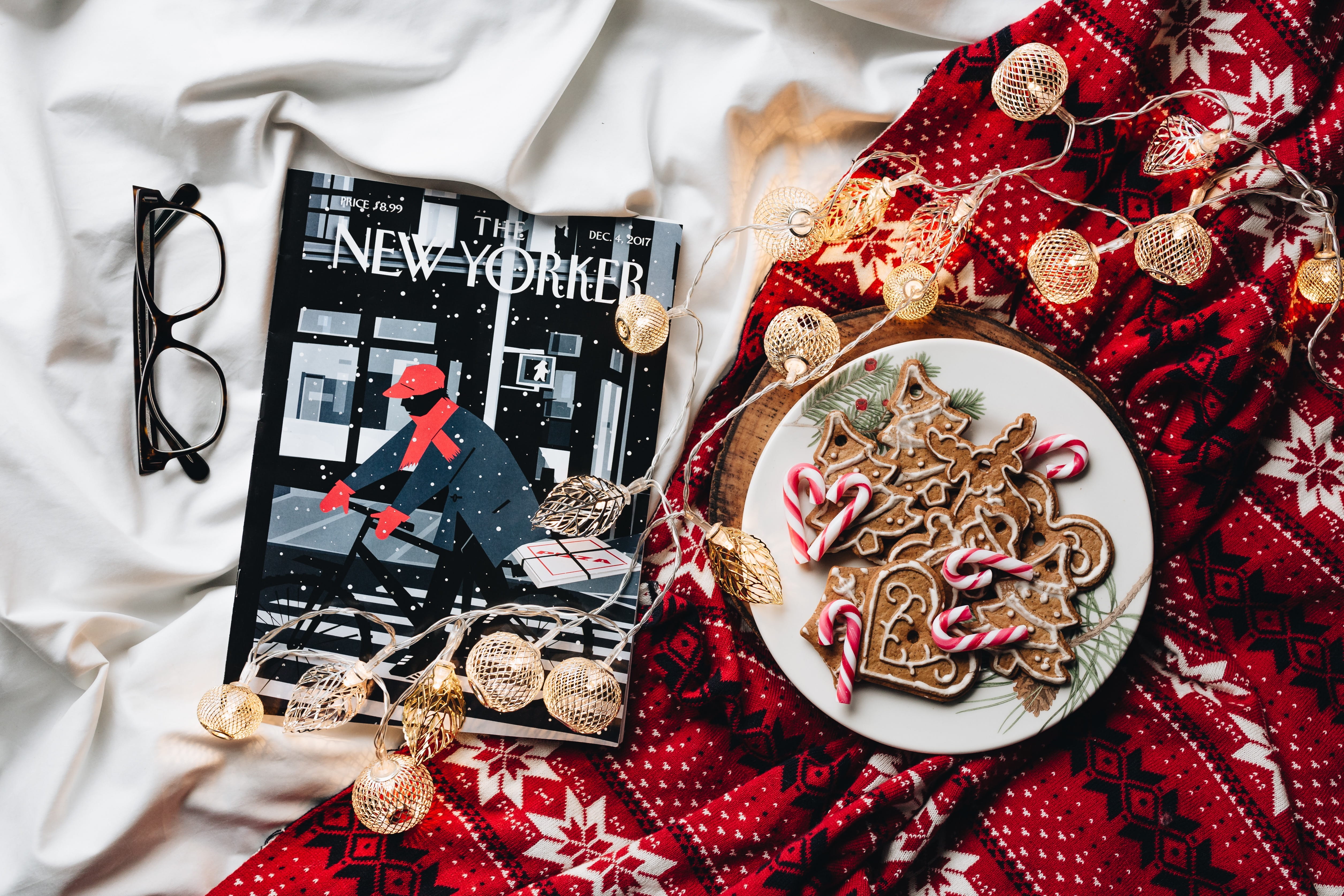 still life, no people, large group of objects, floral pattern, close-up, sweet, table, red, jewelry, cookie, text, celebration, directly above, gingerbread, HD Wallpaper