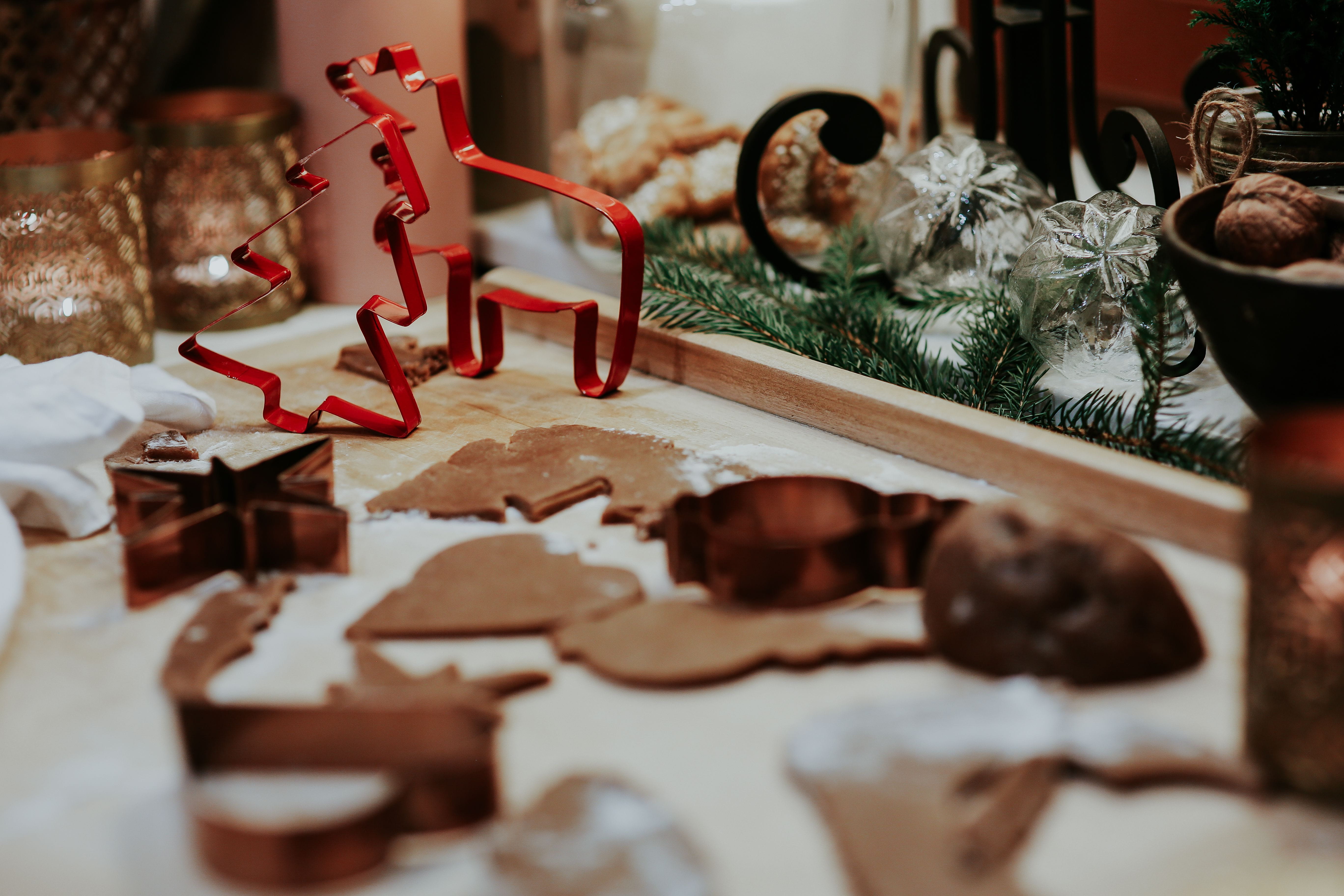 holiday, christmas ornament, temptation, table, gingerbread, sweet food, cookies, gingerbread cookie, christmas tree, christmas decoration, still life, HD Wallpaper