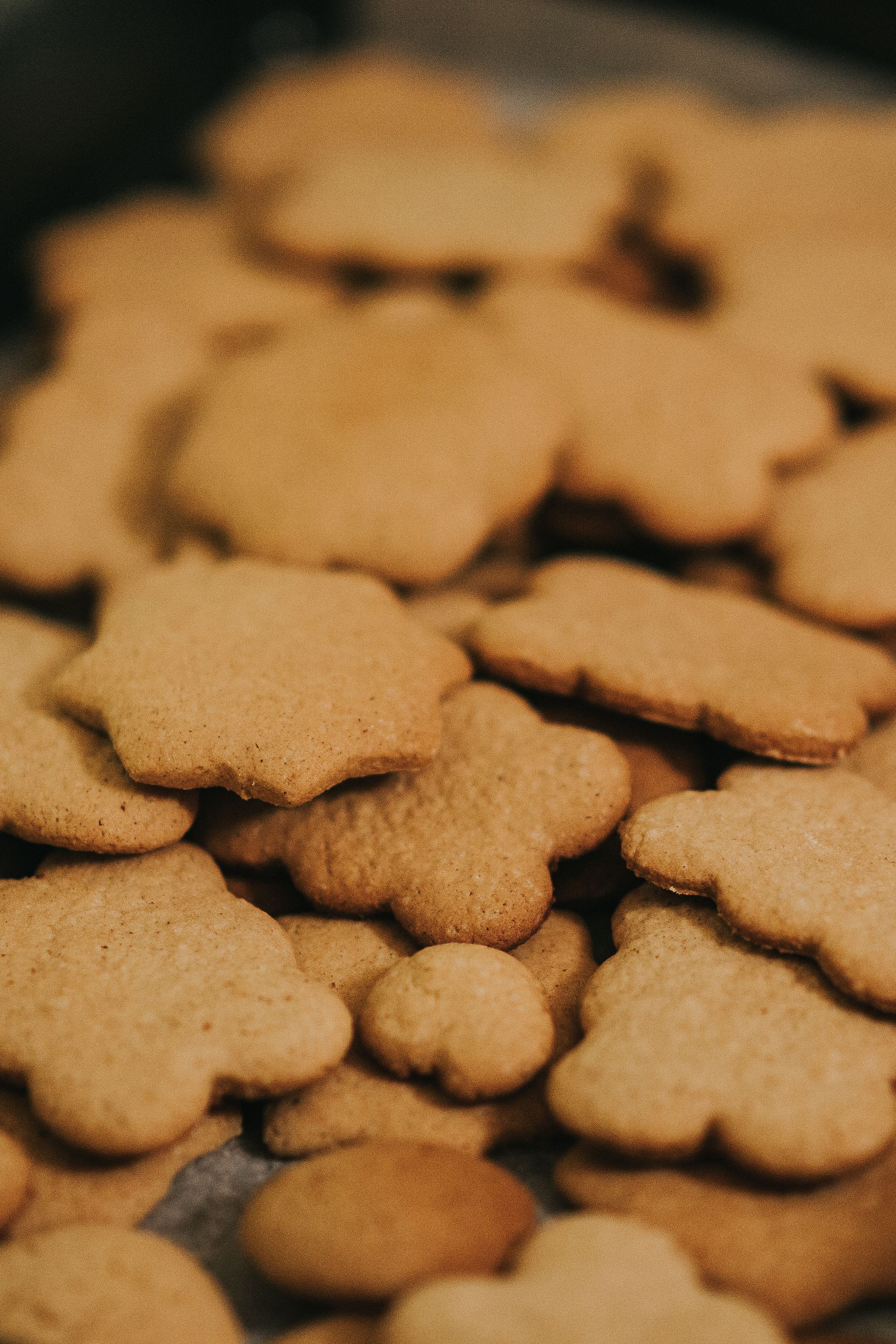 no People, tasty, cooking, baking, indoors, still life, biscuit, food and drink, ready-to-eat, sweet Food, baking tray, cookie, selective focus, full frame, Phone HD Wallpaper