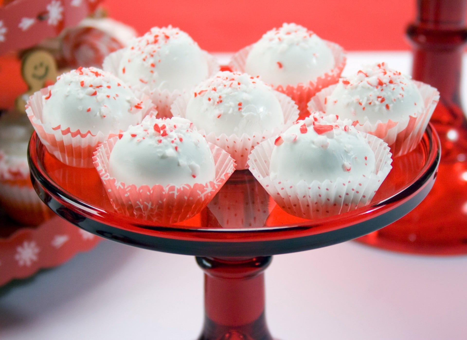 food and drink, Photo Album, Gingerbread, red, celebration, freshness, sweet food, food, hand, 1080P, cake, dessert, Cake Balls, baked, cupcake, indoors, HD Wallpaper