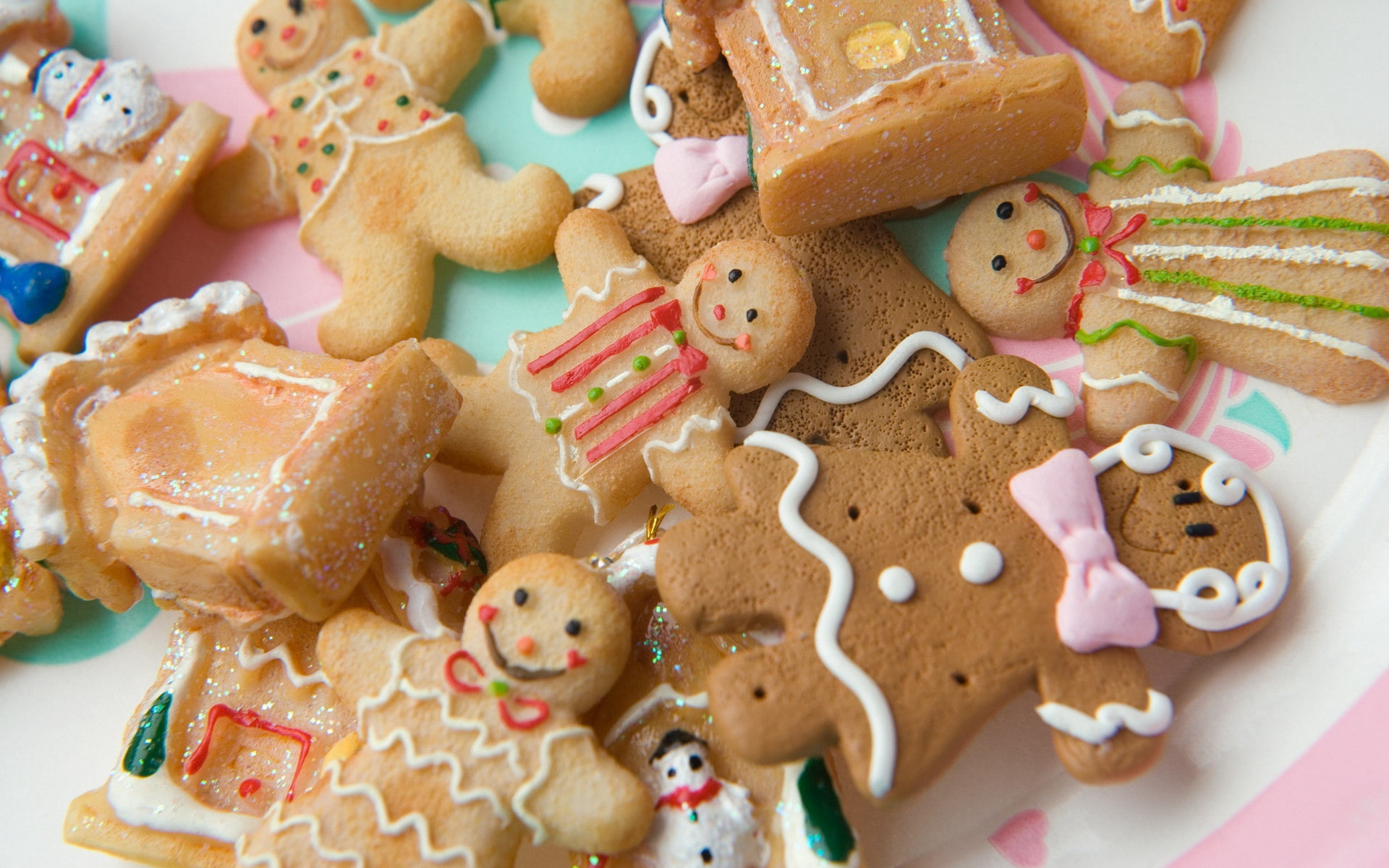cookies, food and drink, figures, brown, temptation, dessert, holiday, human representation, baked, close-up, still life, no People, variation, indoors, HD Wallpaper