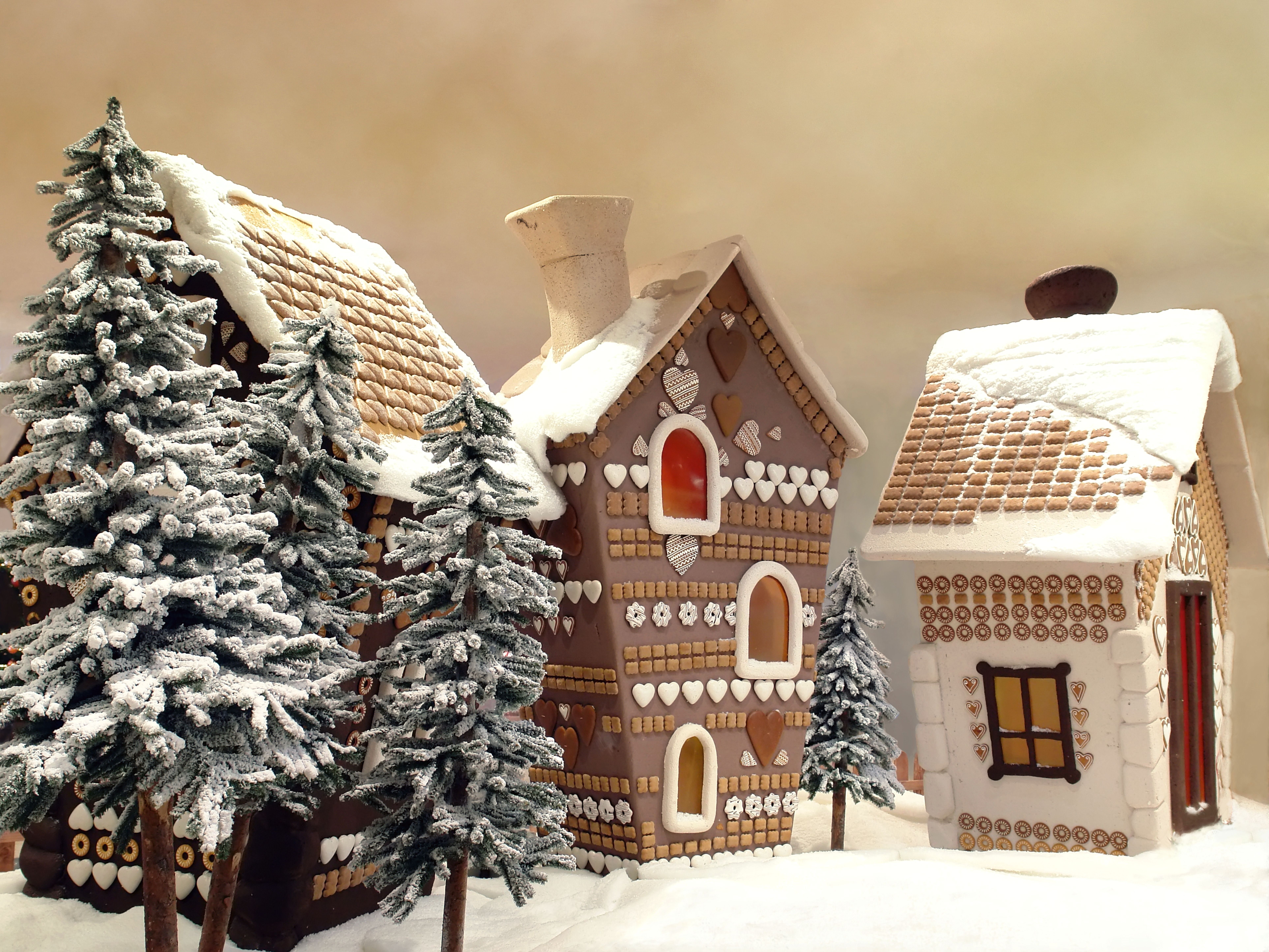 december evening, Gingerbread cottages, architecture, december, cold temperature, wood - Material, rural scene, ceramic, miniature, new year, winter, christmas Tree, HD Wallpaper