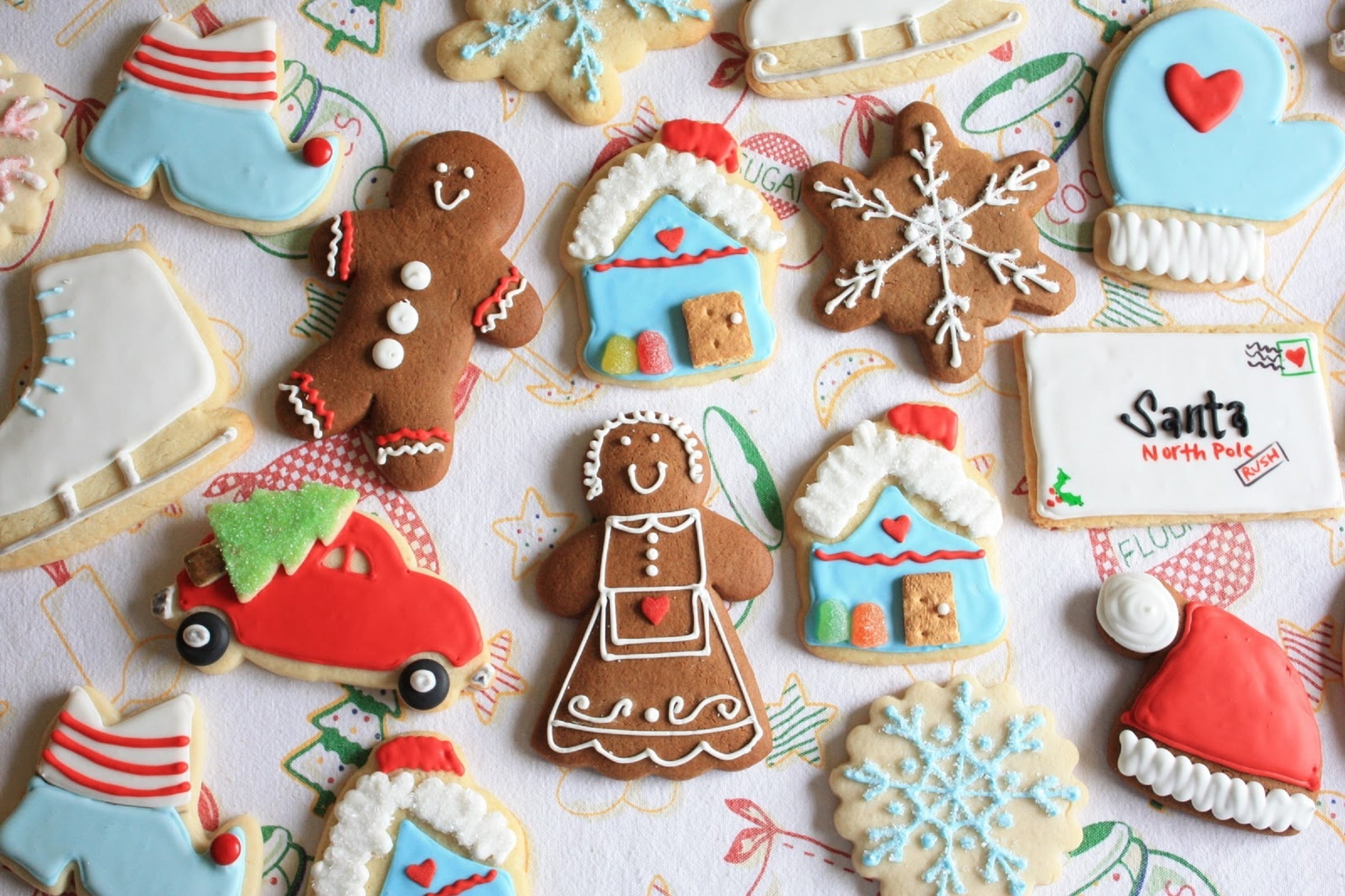 cute, still life, assorted, symbol, santa Claus, cake, color, representation, baked, homemade, figures, celebration, christmas, ornate, cookie, icing, high angle view, HD Wallpaper