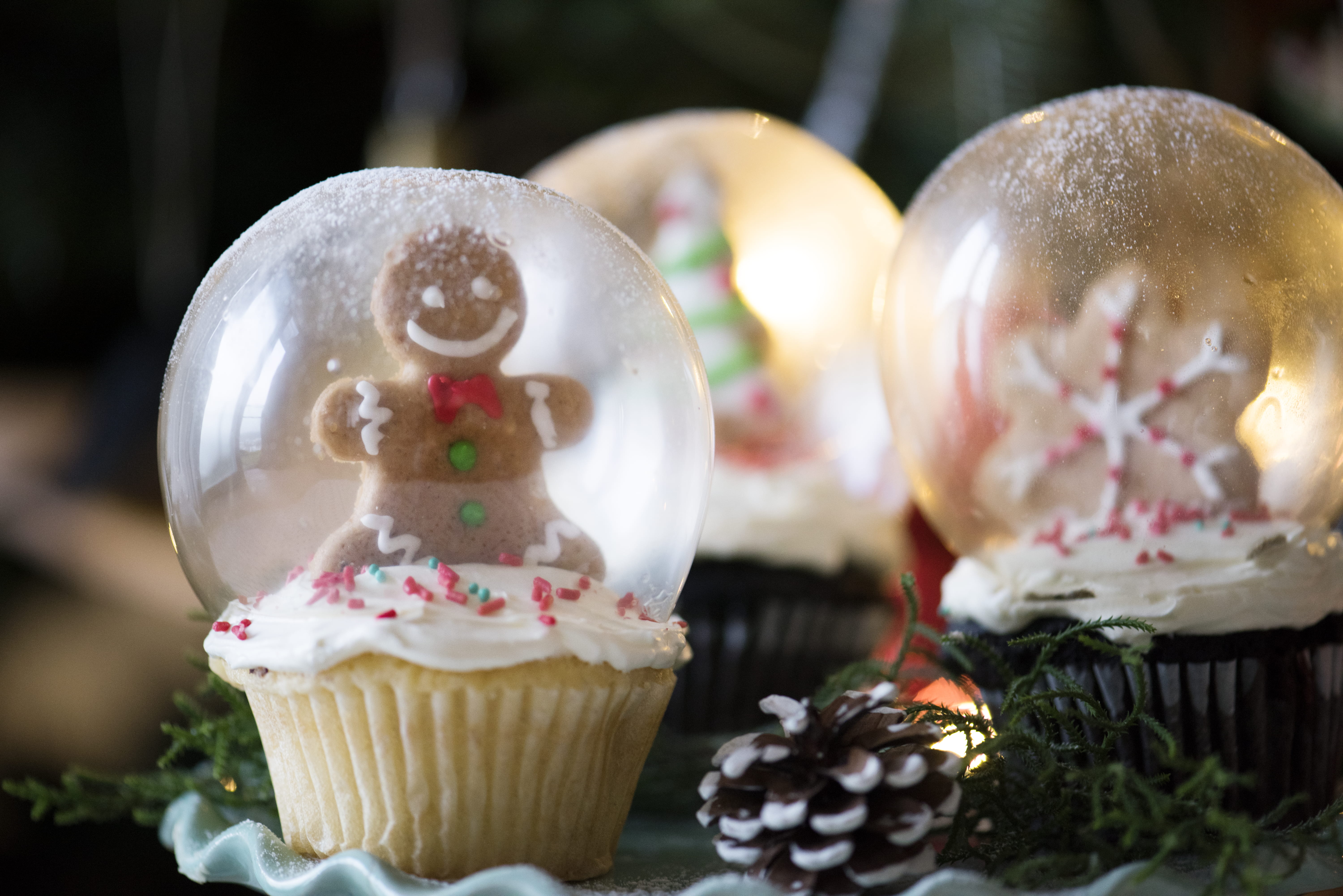 food, christmas decoration, water, event, dessert, icing, sweet, temptation, cake, gingerbread man, baked, close-up, celebration, christmas ornament, glove, HD Wallpaper
