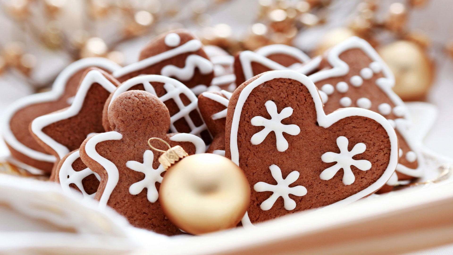 wood - Material, snowflake, shape, christmas, candy, cookie, temptation, ornate, indoors, christmas Decoration, backgrounds, decoration, homemade, brown, HD Wallpaper