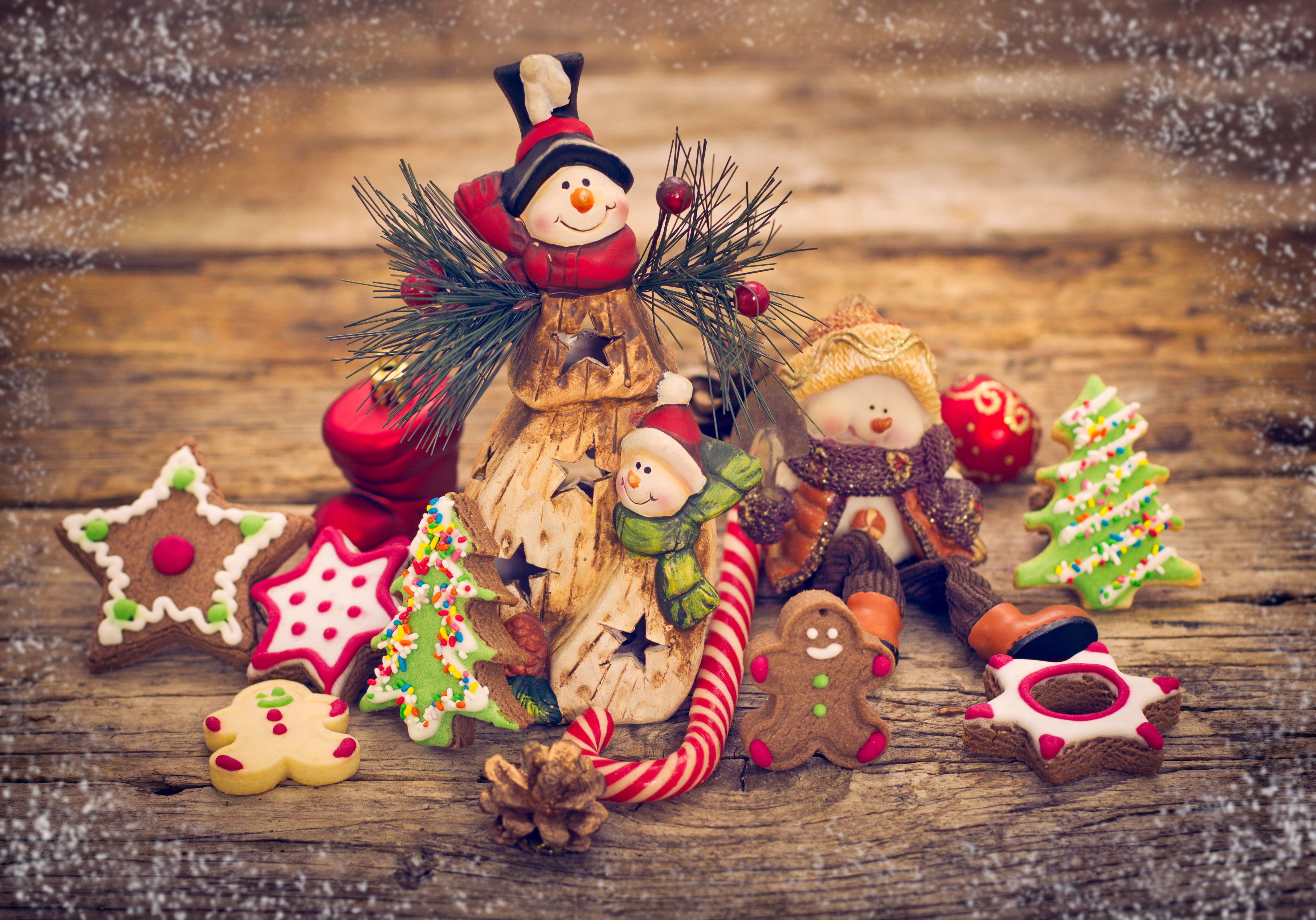 brown, New Year, indoors, cookie, christmas Decoration, human representation, Xmas, small, three, gingerbread Cake, Merry, holiday, snow, nature, christmas tree, HD Wallpaper