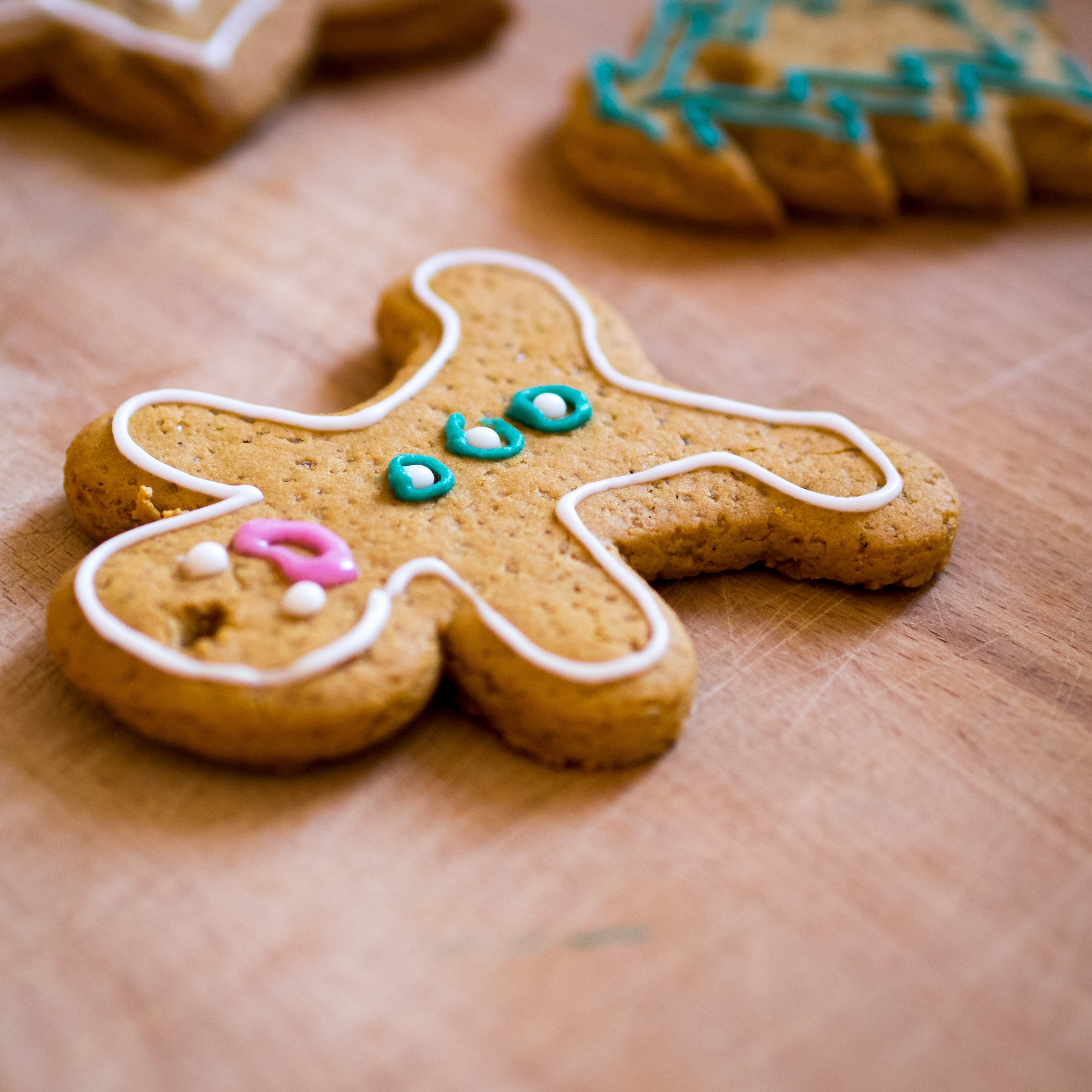 still life, studio shot, cookie, multi colored, man, gingerbread cookie, 2K, freshness, gingerbread, selective focus, no people, unhealthy eating, Gingerbread, Phone HD Wallpaper