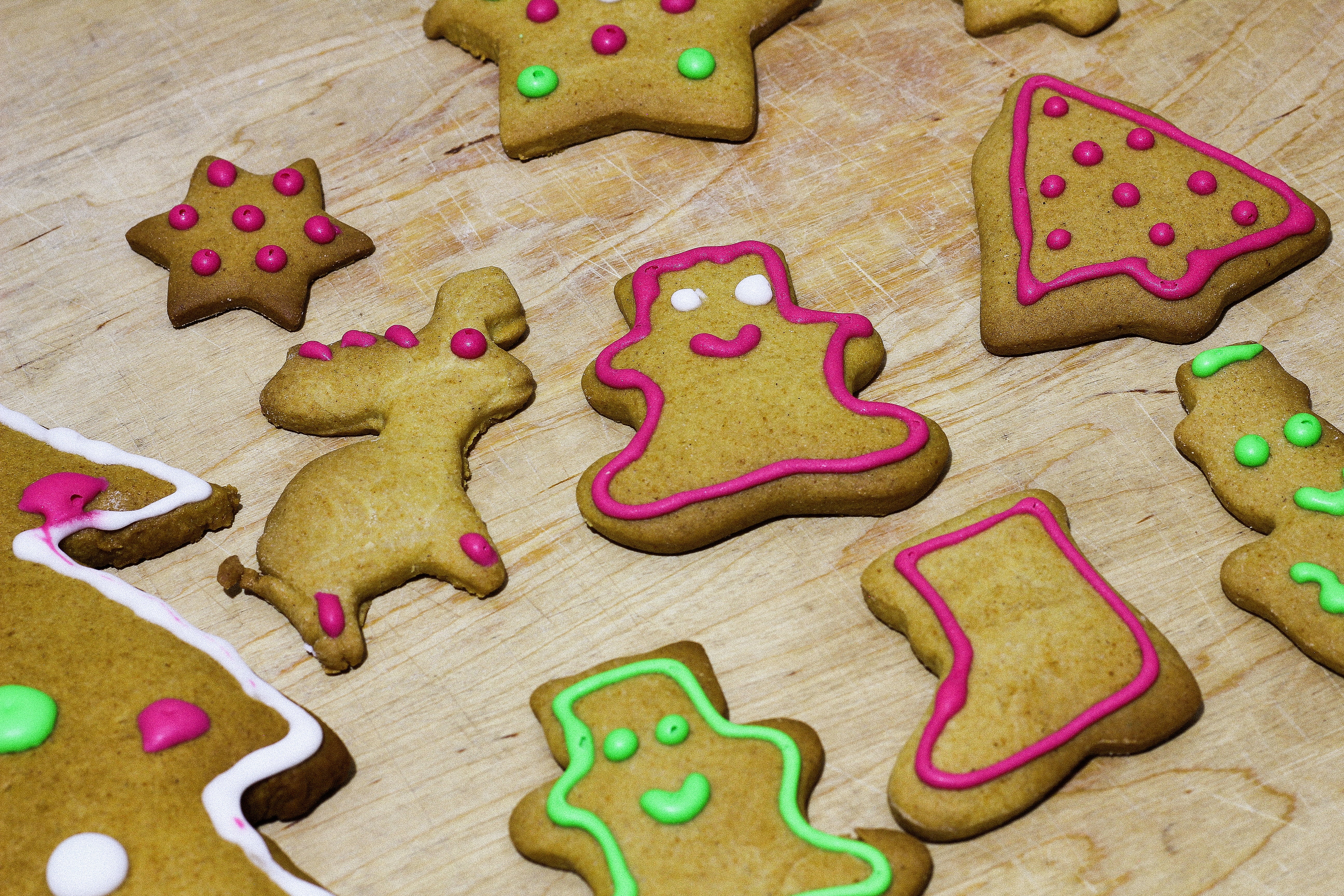 representation, celebration, design, merry christmas, sweet food, food, indoors, still life, cake, gingerbread man, advent, baked, 5K, preparation, freshness, HD Wallpaper