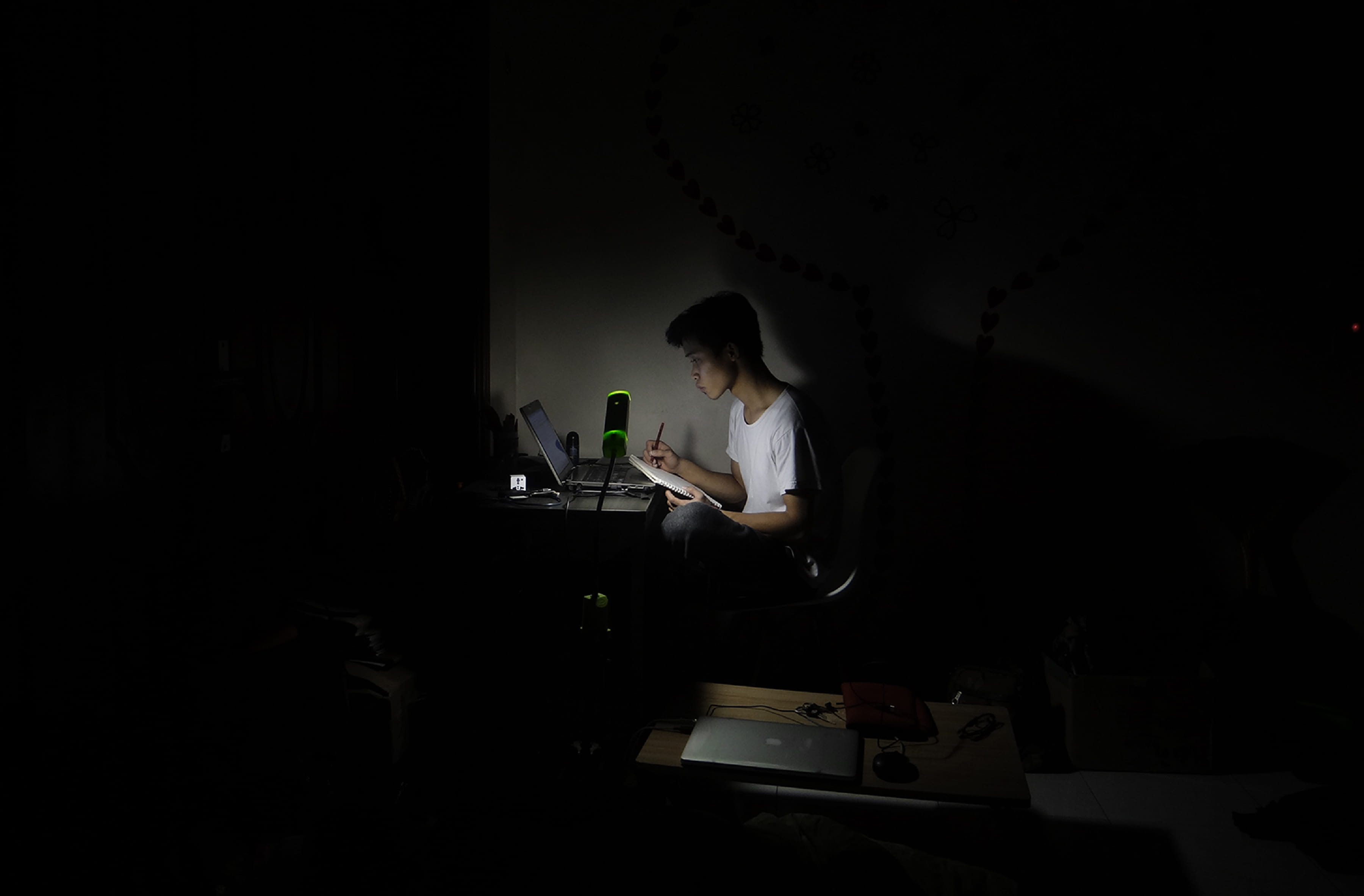 standing, amazing, dark, hairstyle, connection, adult, night, concentration, table, real people, web, design, lighting equipment, illuminated, designer, HD Wallpaper