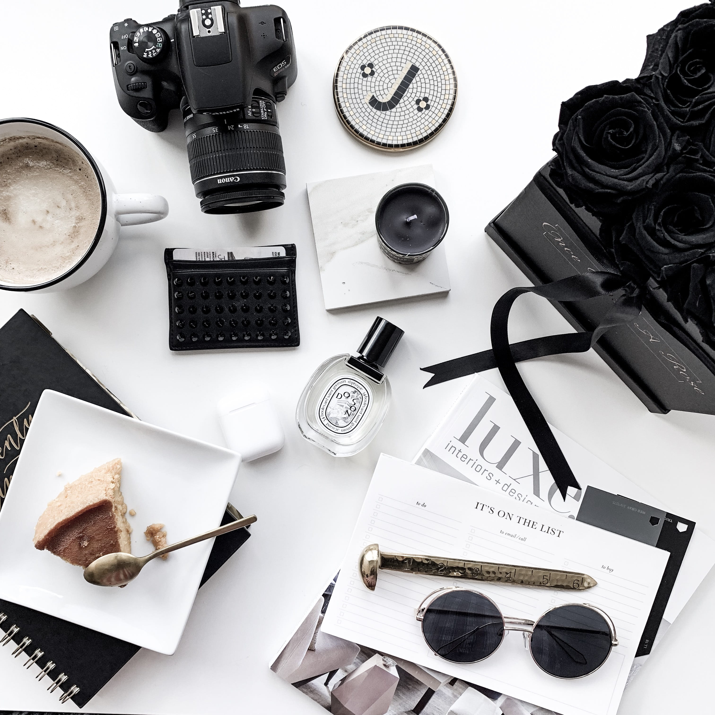 accessory, digital camera, roses, dslr, high angle view, stylelife, teacup, refreshment, mug, technology, large group of objects, black, sunglasses, photography, Phone HD Wallpaper