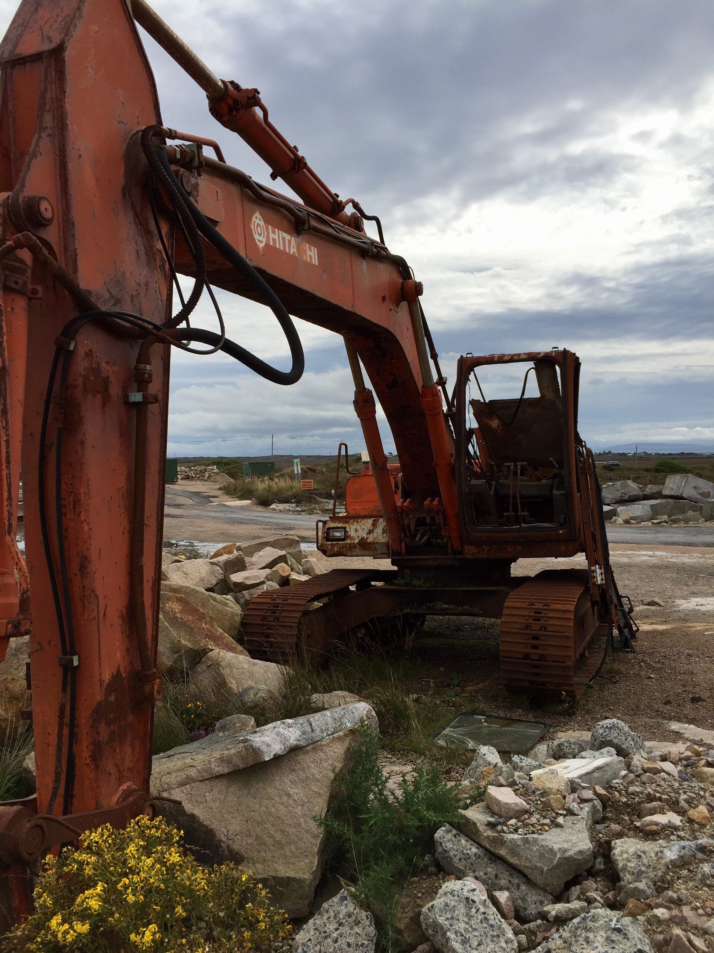 old, site, vehicle, construction machine, drive, no people, metal, outdoors, industry, construction machinery, land, red brown, rusty, sky, broken, technology, Phone HD Wallpaper