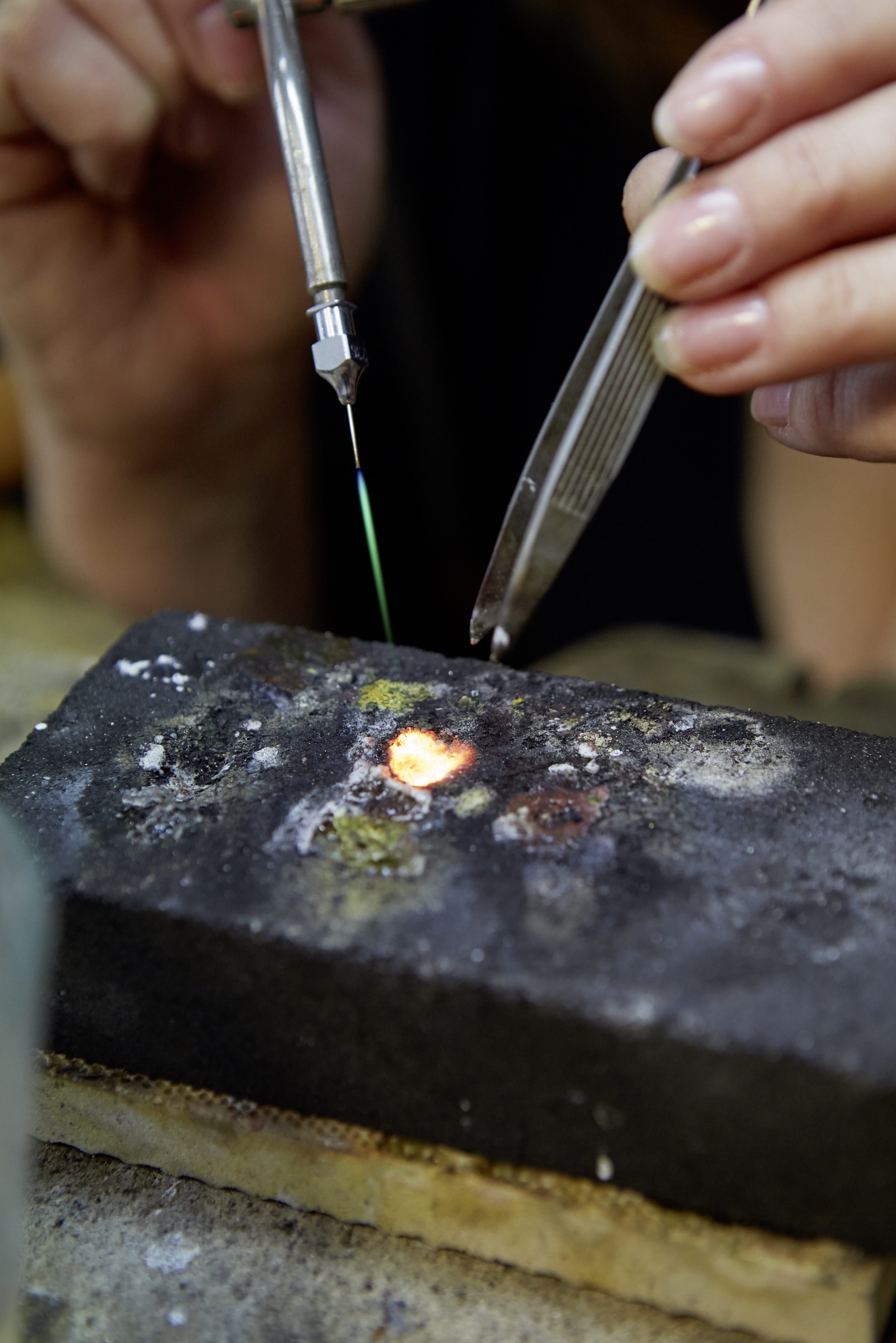 goldsmith, fire - natural phenomenon, body part, working, craft, fire, heat - temperature, flame, finger, burning, work, occupation, human hand, making, Phone HD Wallpaper