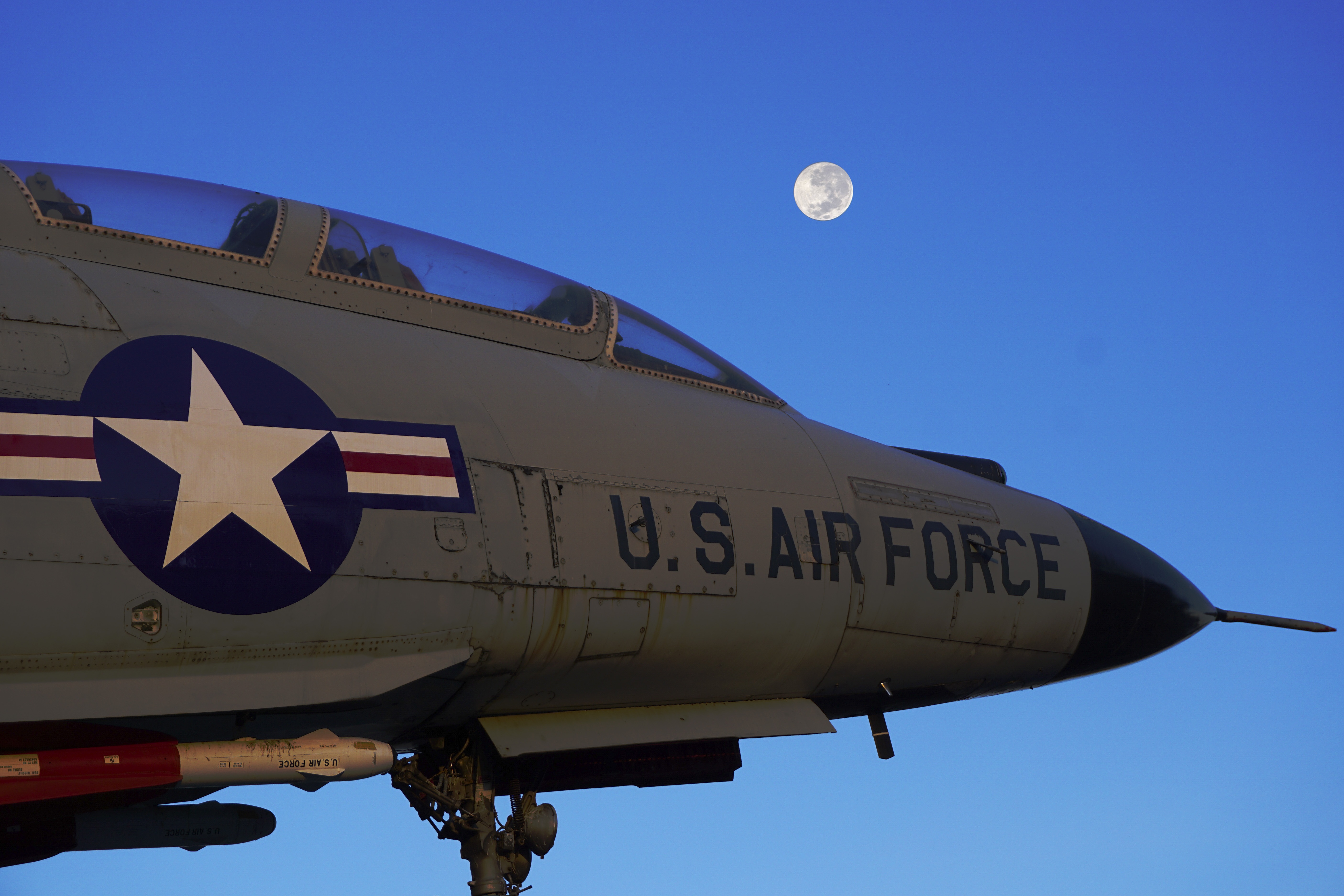 dusk, no people, outdoors, us air force, nature, shape, full moon, commercial airplane, buffalo, air vehicle, usaf, leaving, mode of transportation, star shape, HD Wallpaper
