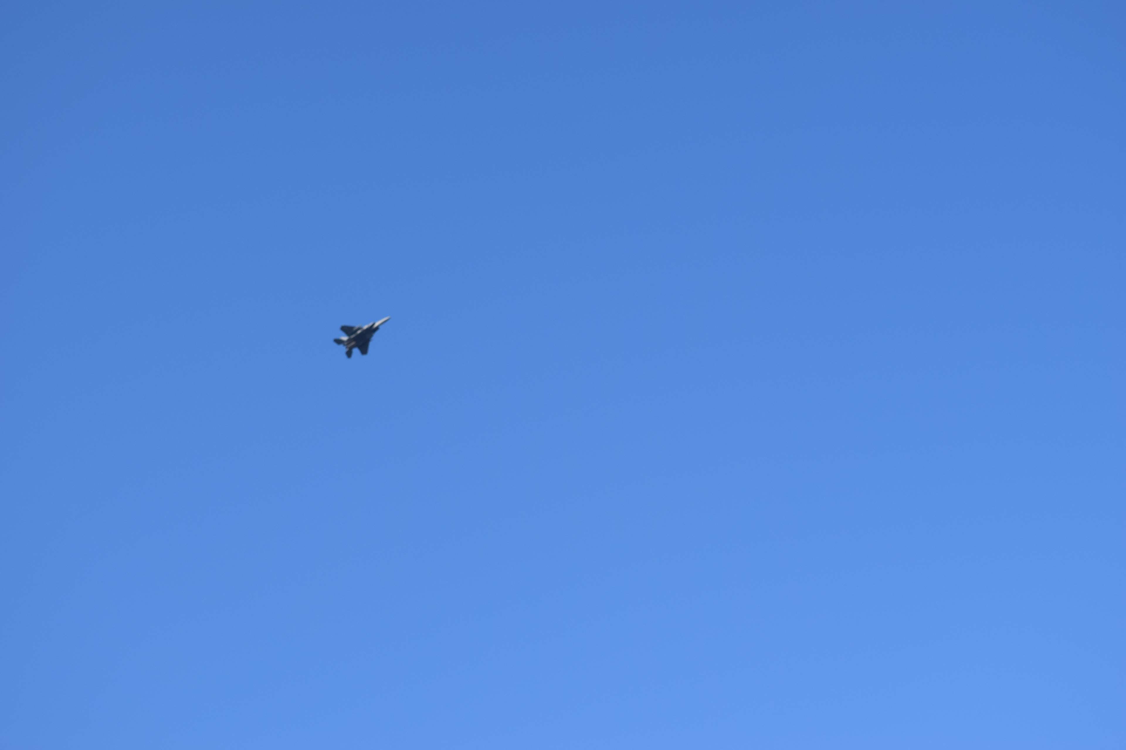 transportation, air vehicle, low angle view, travel, airforce, outdoors, copy space, mid-air, blue, 4K, motion, military, sunny, mode of transportation, HD Wallpaper