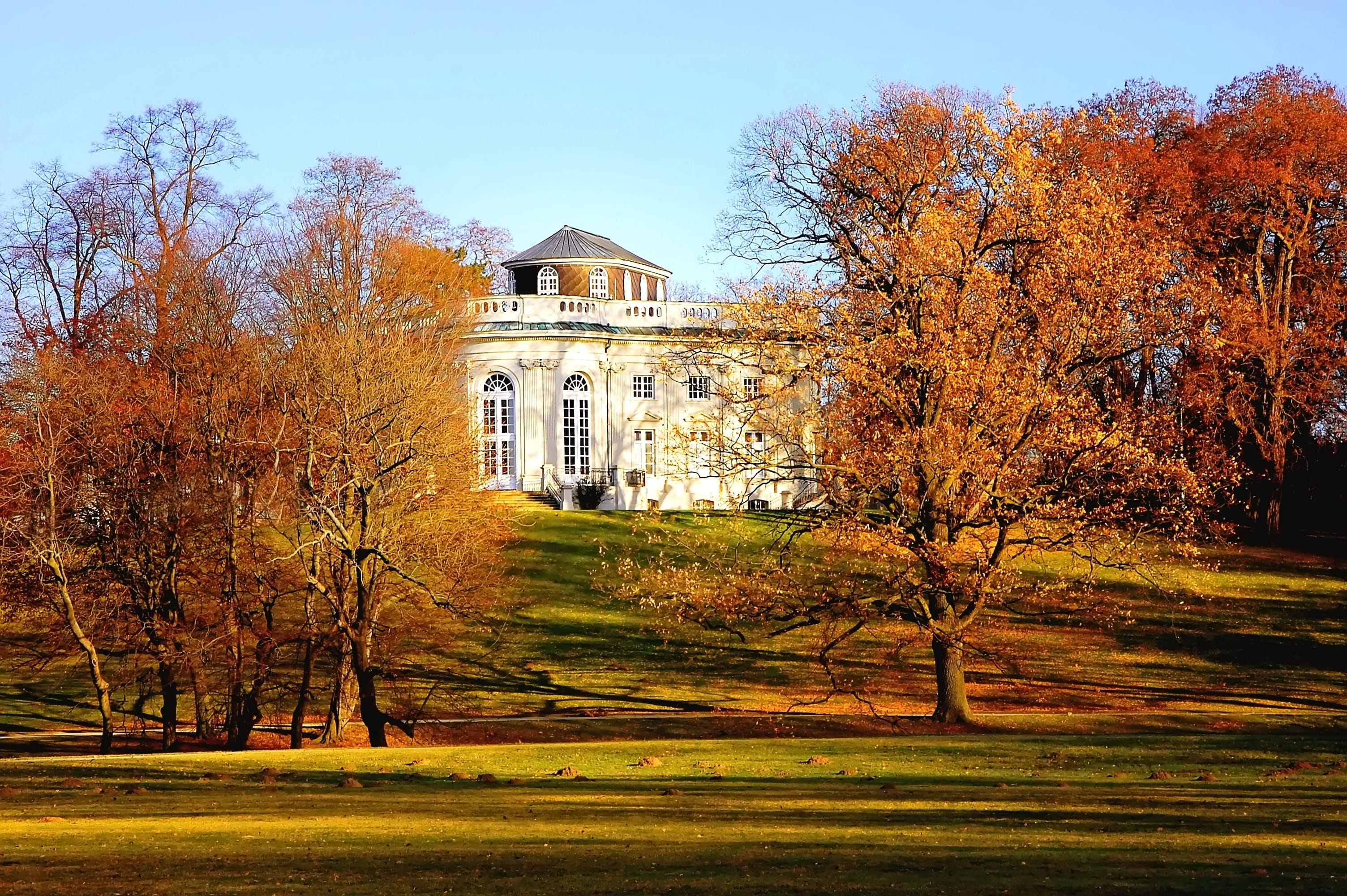 sunlight, building, autumn, northern germany, tree, clear sky, day, park, mood, view, 2K, built structure, house, leaves, architecture, sky, river, outdoors, HD Wallpaper