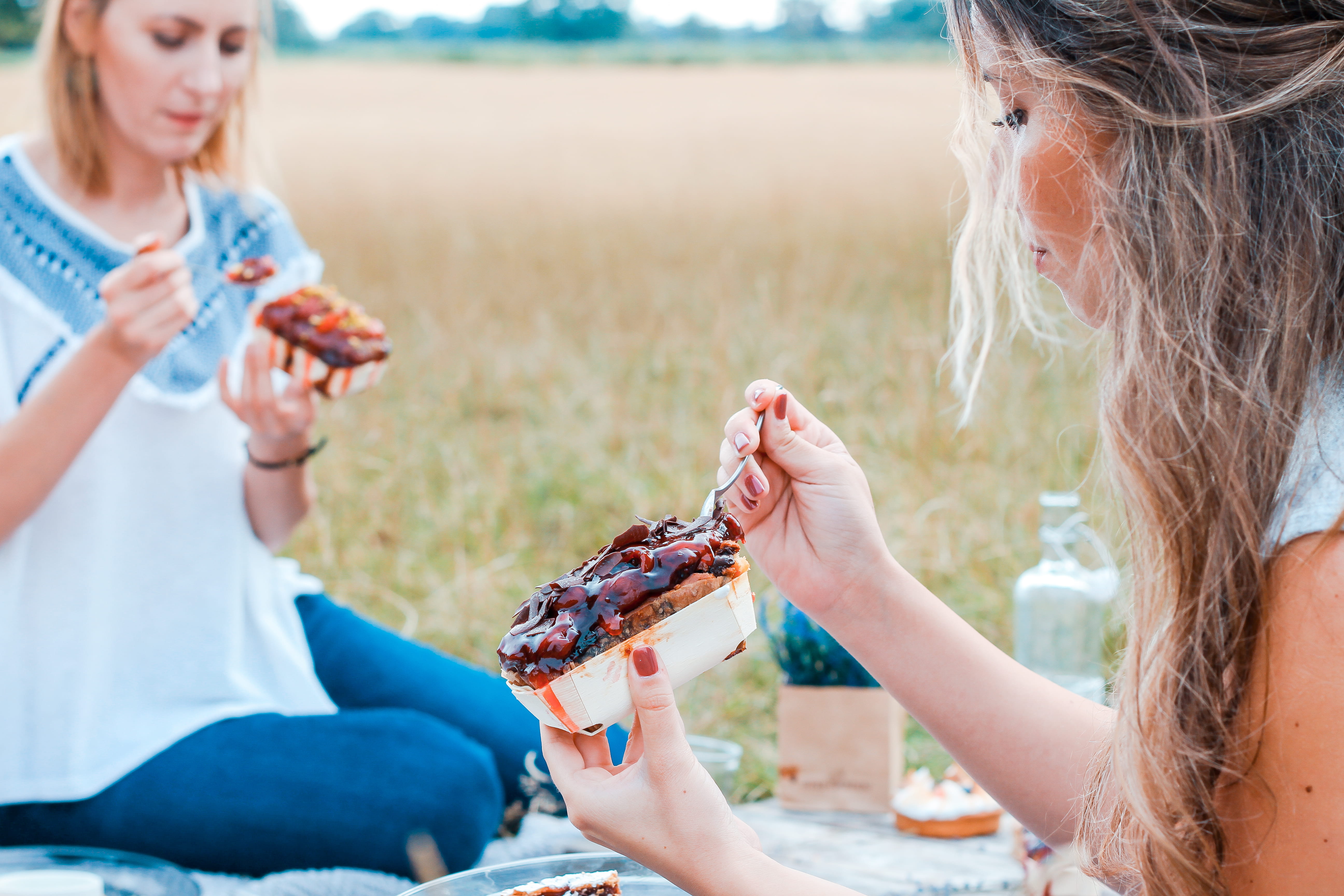 day, bushy park, hairstyle, freshness, outdoor, person, cake, smiling, eating, casual clothing, wild life, friend, blond hair, leisure activity, nature, HD Wallpaper