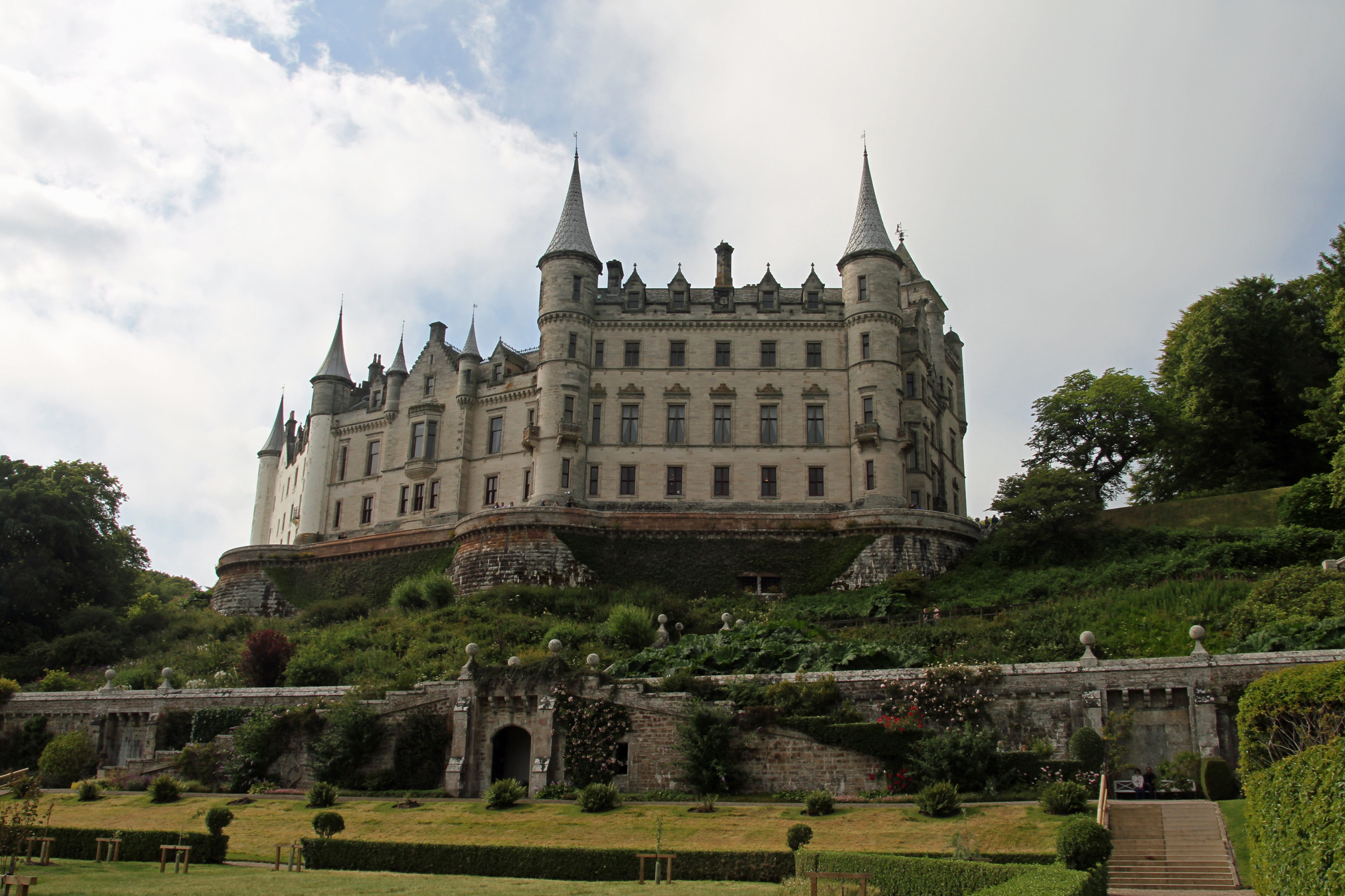day, 5K, inverness, gray, travel, architecture, built structure, tree, landmark, history, grass, travel destinations, sky, scottish, outdoors, scotland, HD Wallpaper
