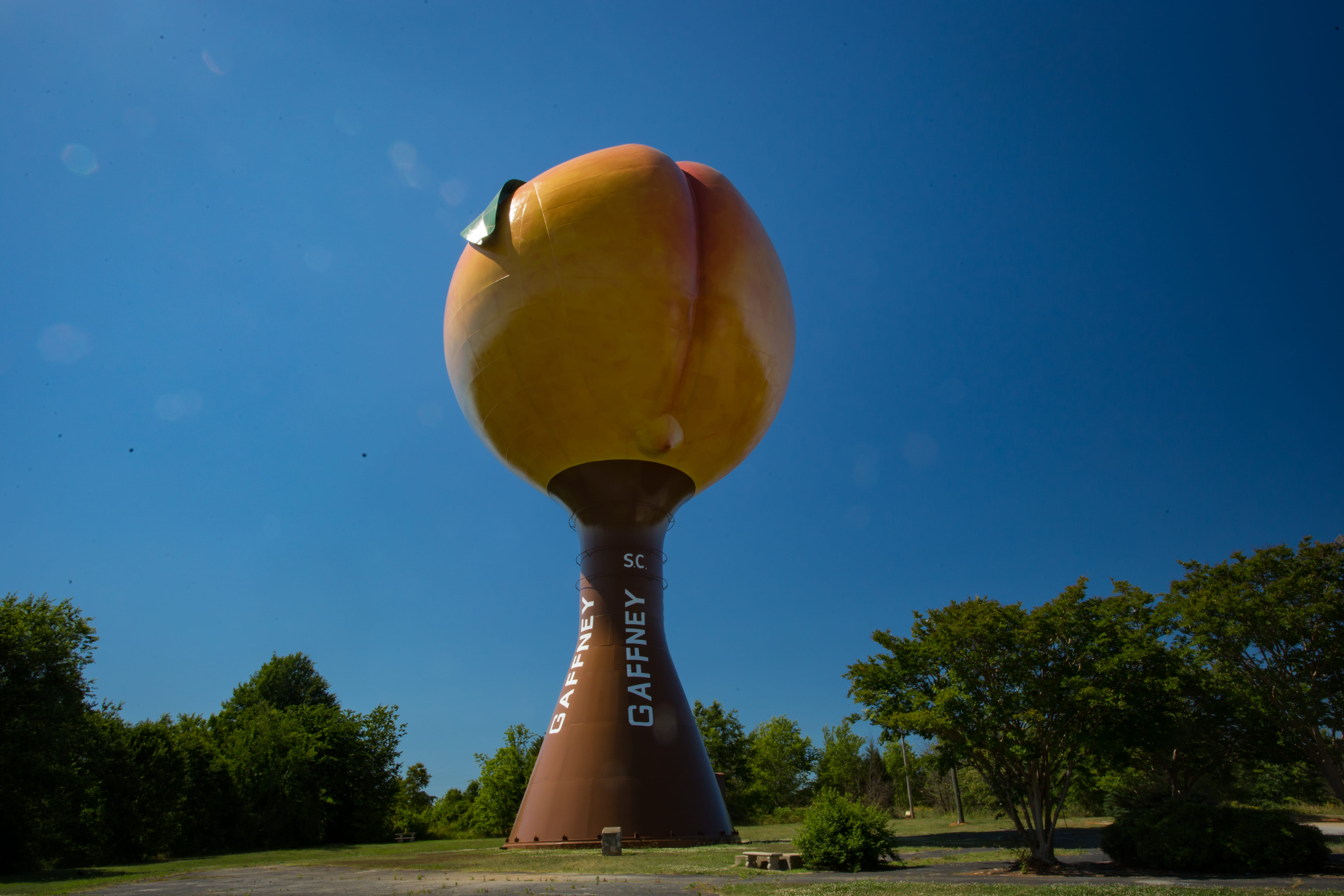 united states, peachoid, south carolina, plant, outdoors, house of cards, peach, sunlight, low angle view, underwood, usa, no people, sky, fruit, clear sky, HD Wallpaper