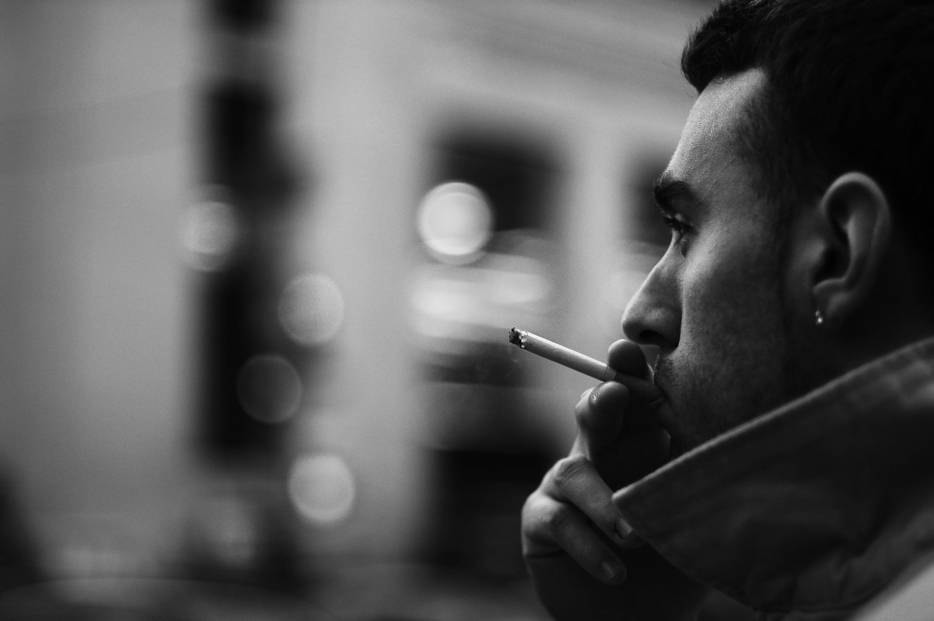 save, cigarette, grayscale, Del, bw, young Adult, photo, males, f/1, Saved, group, man, bokeh, 2K, unlimited, human Face, one Person, people, adult, photos, HD Wallpaper