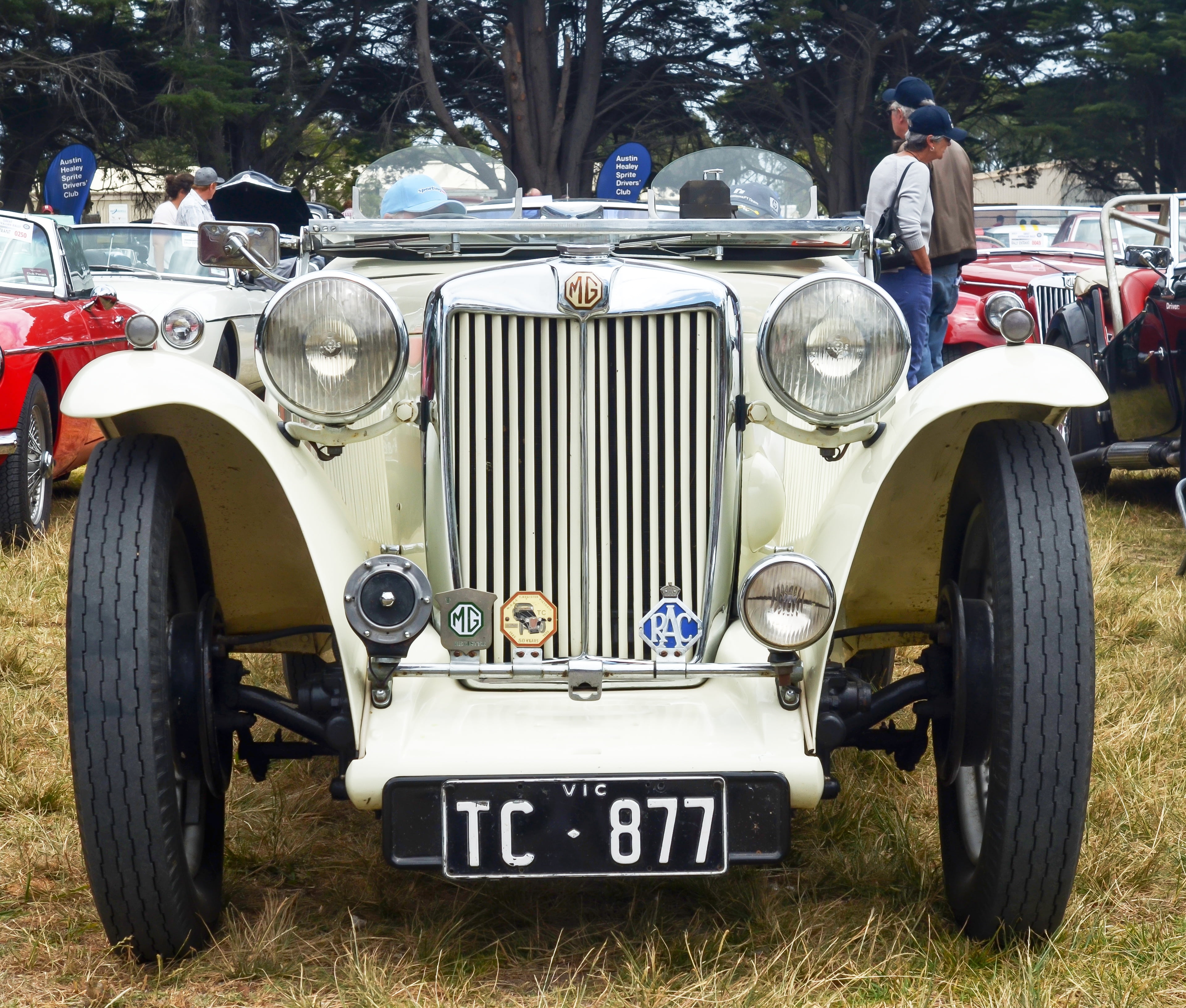 transport, 4K, vehicle, motor vehicle, mode of transportation, grill, chrome, grass, incidental people, tc, vintage car, headlight, land vehicle, retro, HD Wallpaper