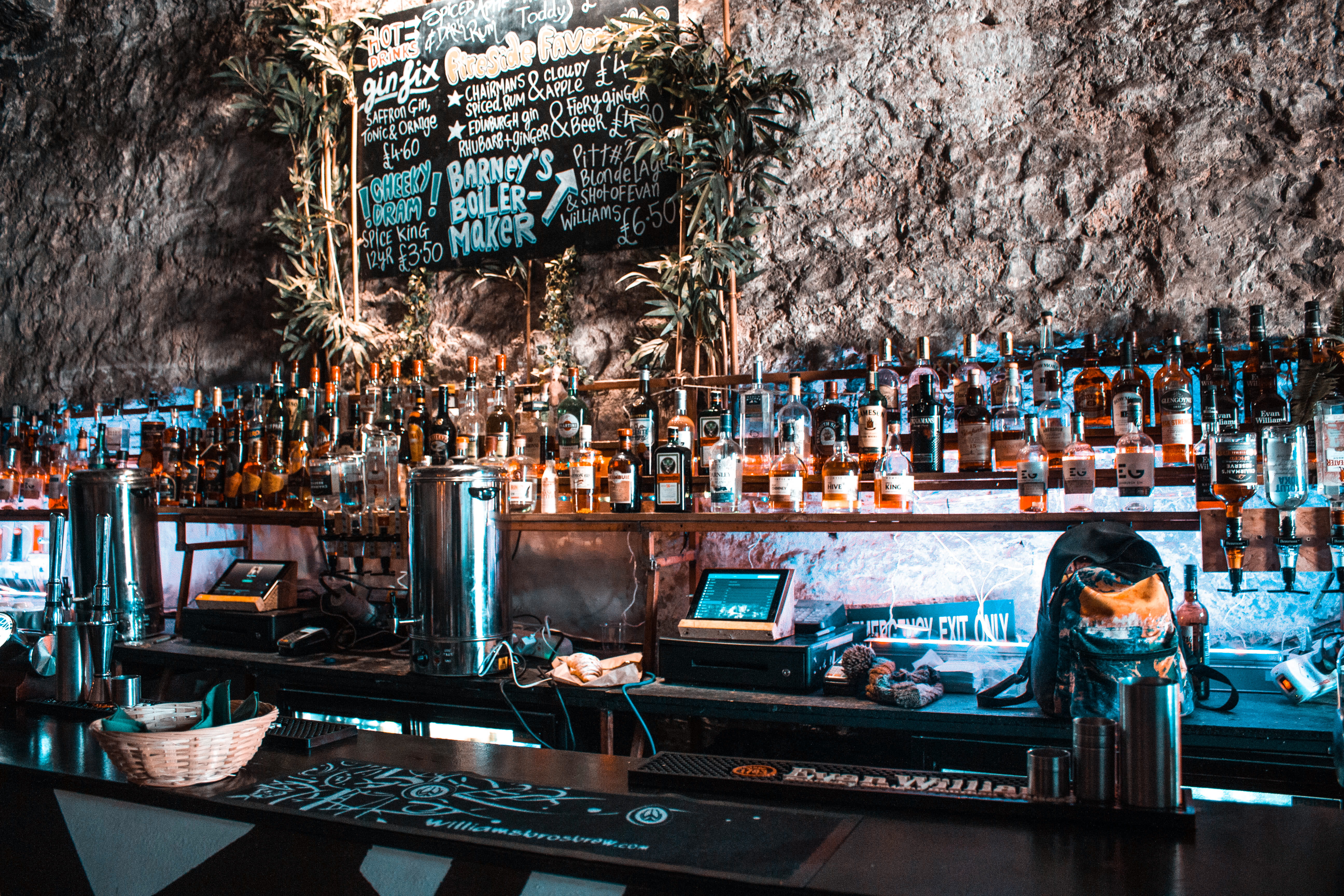 outdoors, pc, screen, LED, computer, Cocktail, small business, Vodka, nature, day, display, built structure, glass - material, 5K, bar - drink establishment, HD Wallpaper