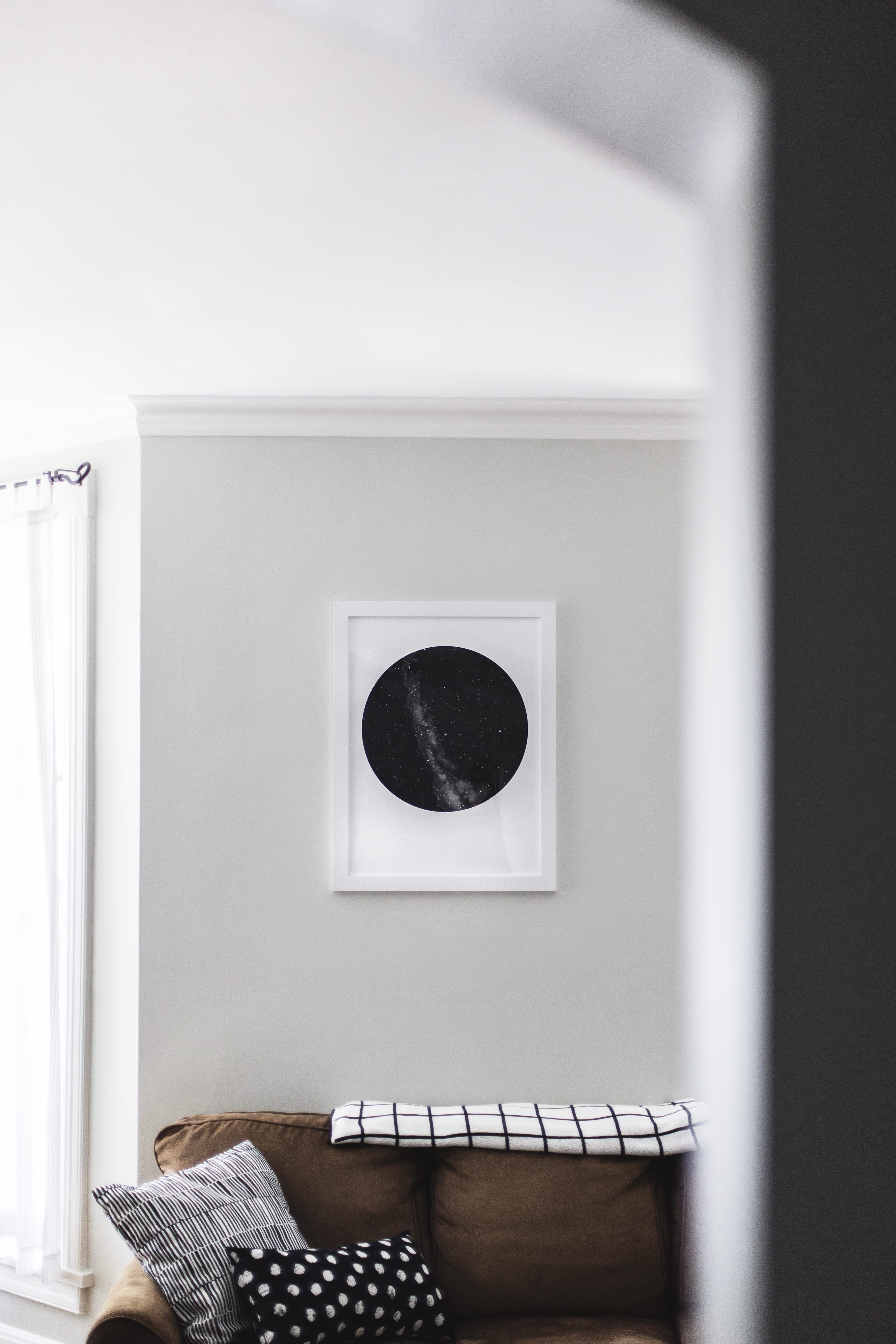 art, interior, couch, domestic room, minimal, print, household equipment, wall - building feature, day, open, white color, 5K, furniture, black and white, Phone HD Wallpaper