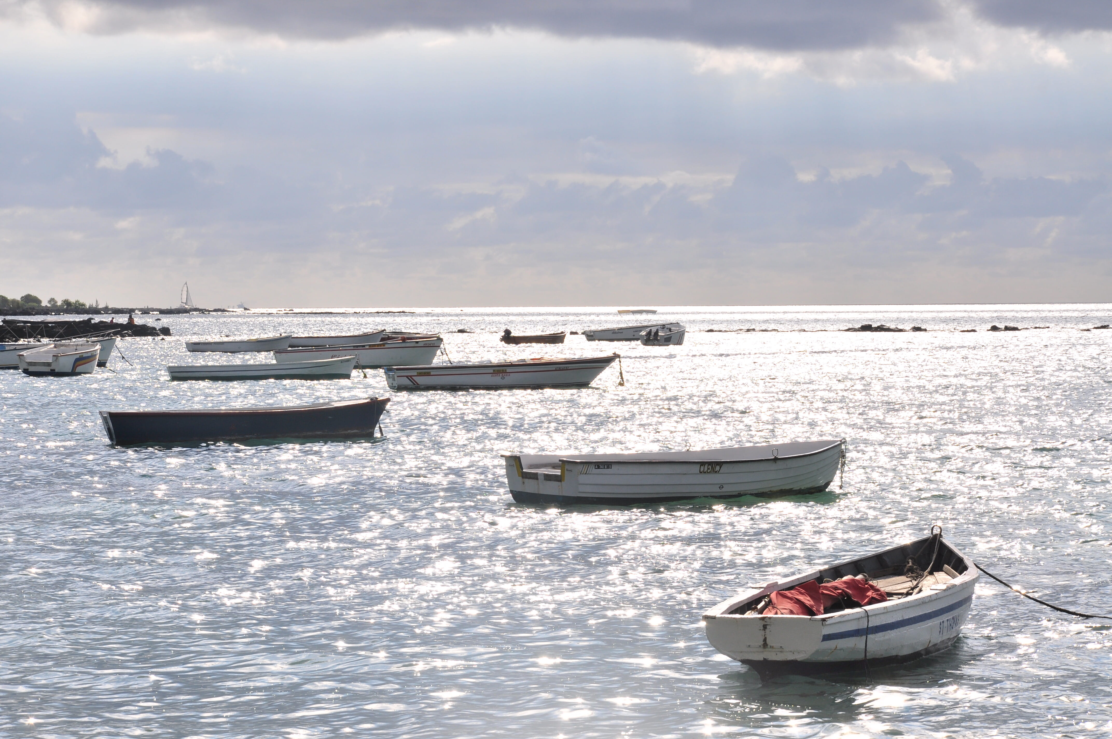 nature, water, 4K, trou-aux-biches, horizon, beauty in nature, boats, waterfront, outdoors, sea, cloud - sky, tranquility, moored, nautical vessel, mode of transportation, HD Wallpaper
