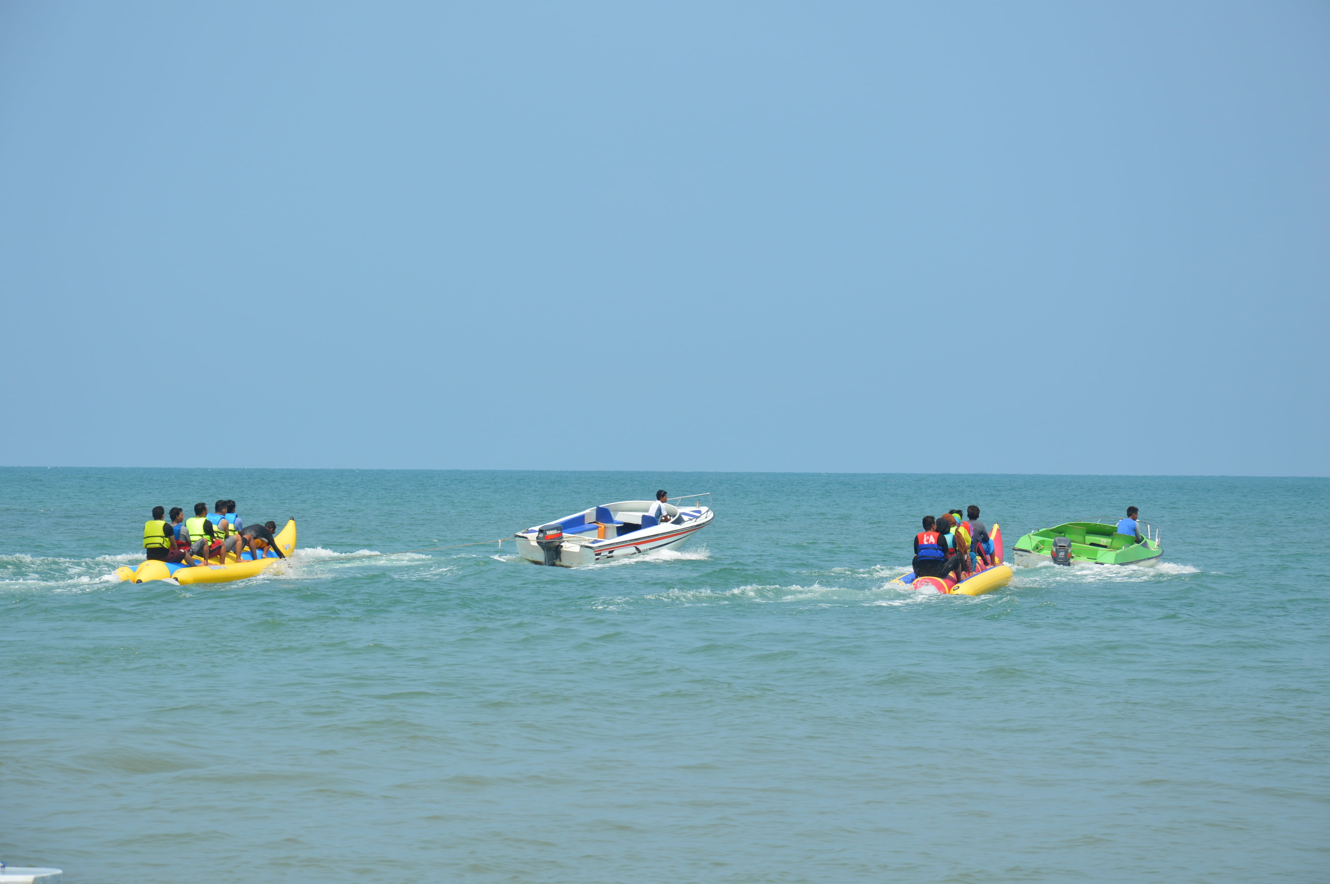 ride, boat, horizon over water, fun, group of people, women, joy, tropical, vacations, leisure activity, tourism, sky, lifestyles, day, play, banana boat, HD Wallpaper