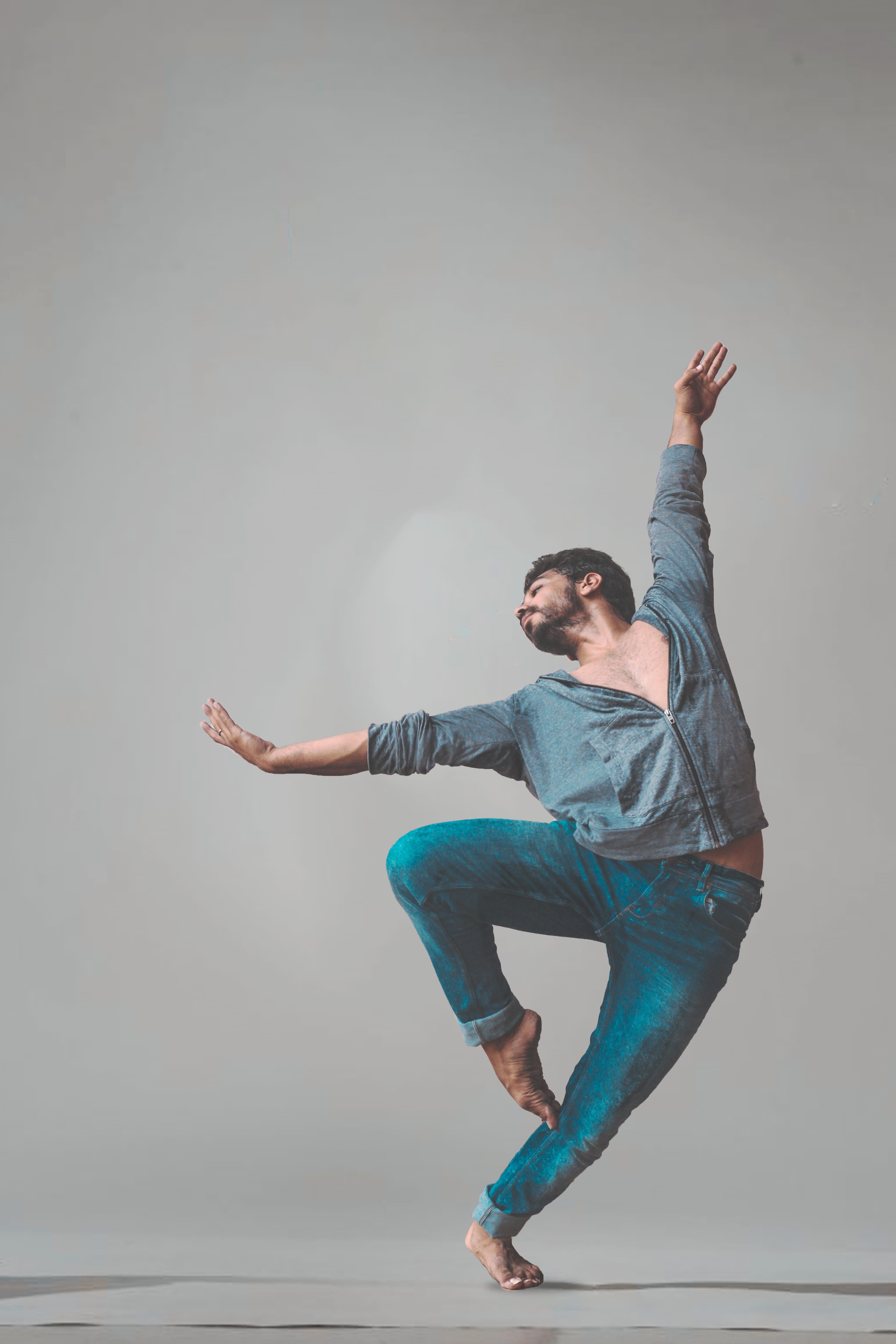 balance, dancer, motion, 5K, arms outstretched, young men, dance, looking, action, contemporary, adult, full length, indoors, dancing, man, jeans, person, Phone HD Wallpaper