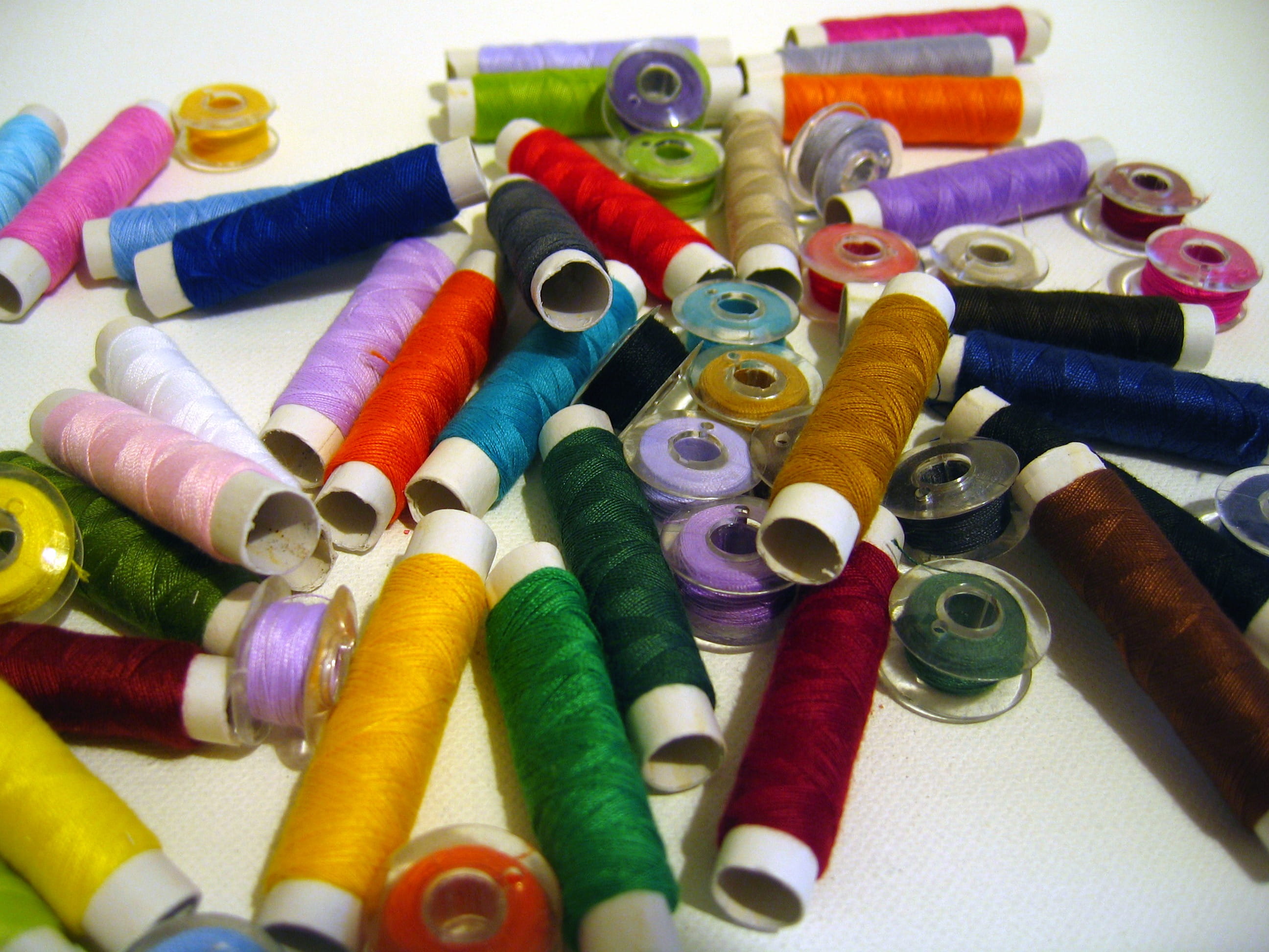 fadenrollen, blue, cotton, craft, still life, spools of thread, surface, red, spool, high angle view, abundance, choice, sew on, textile, yellow, creativity, HD Wallpaper