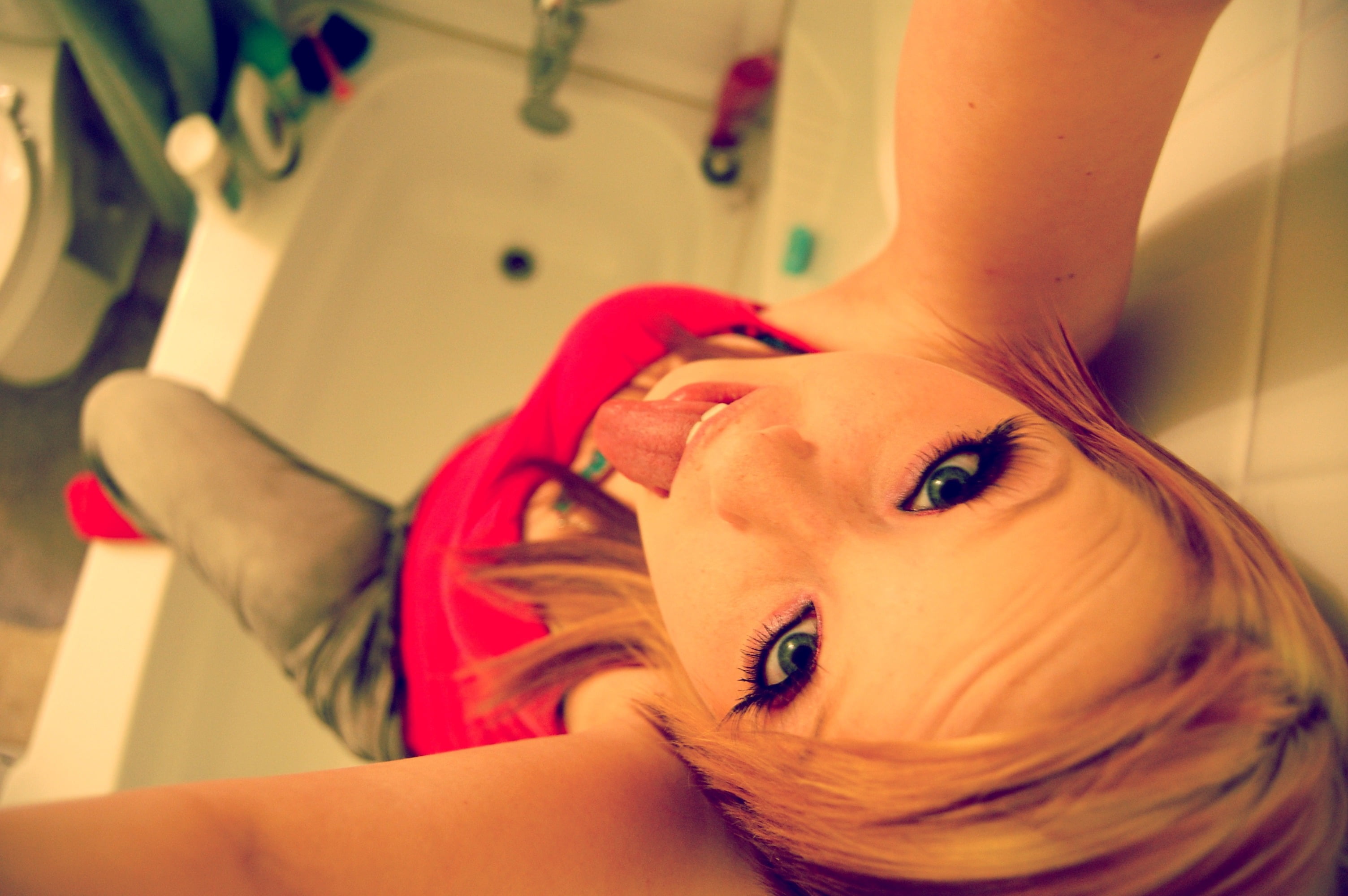 macro, spaghetti, looking at camera, one person, language, lifestyles, 2K, strap, girls, child, headshot, enthusiasm, home interior, beautiful woman, joy, HD Wallpaper
