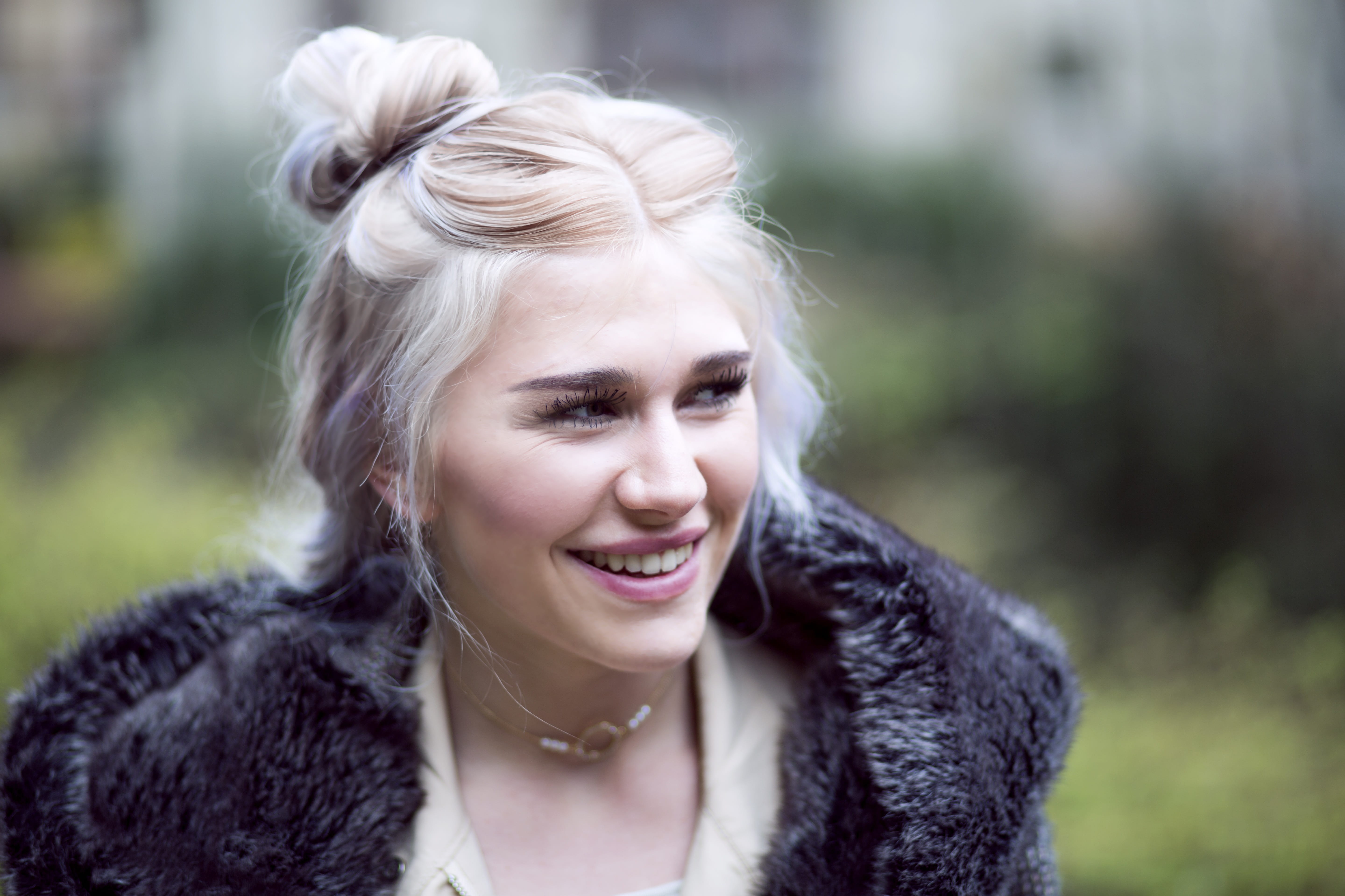 green, jewelry, chain, charismatic, bun, looking, happy, cold, emotion, hairstyle, fashion, discreet, out, outdoors, smiling, women, beauty, enthusiasm, HD Wallpaper