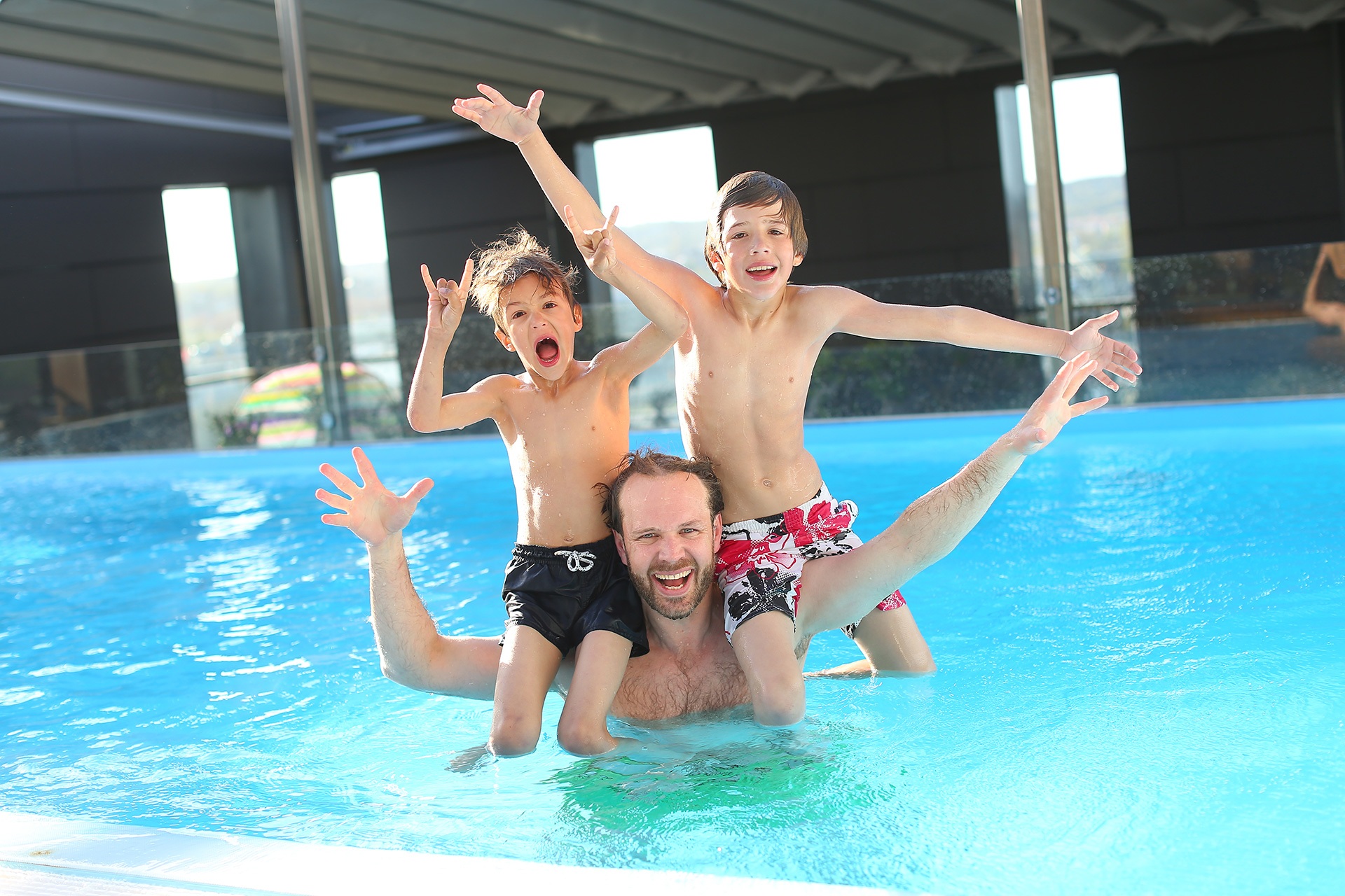 posthotellet, looking at camera, daughter, son, child, outdoors, summer, girls, activity, people, parent, lifestyles, swimming Pool, boys, human arm, smiling, HD Wallpaper