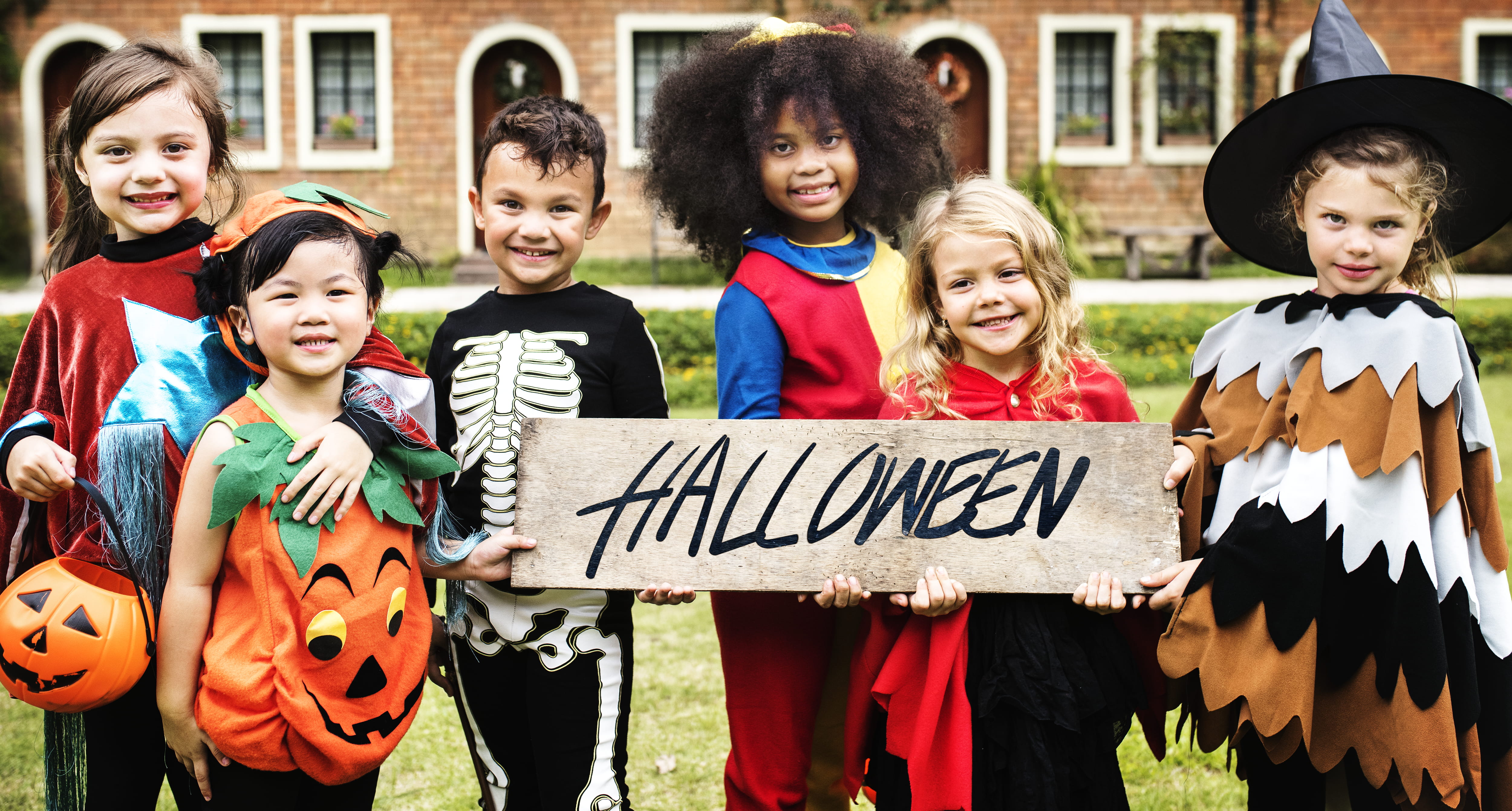 joy, photo, looking at camera, cheerful, boys, enjoyment, happiness, holiday, little, outdoors, costumes, offspring, together, girls, group, males, trick or treat, HD Wallpaper