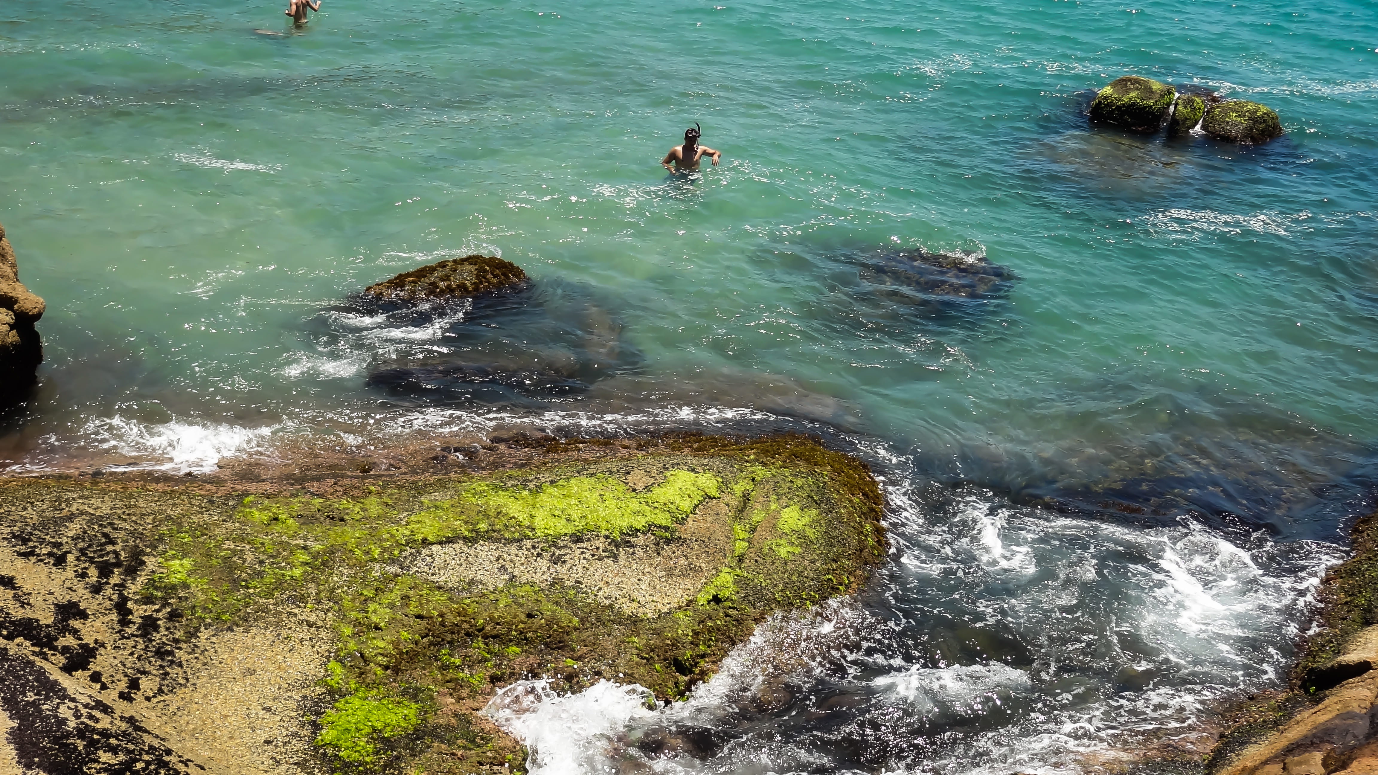 mar, real people, 4K, quiet, people, high angle view, leisure activity, rock, nature, aquatic sport, splashing, outdoors, beauty in nature, rock - object, HD Wallpaper