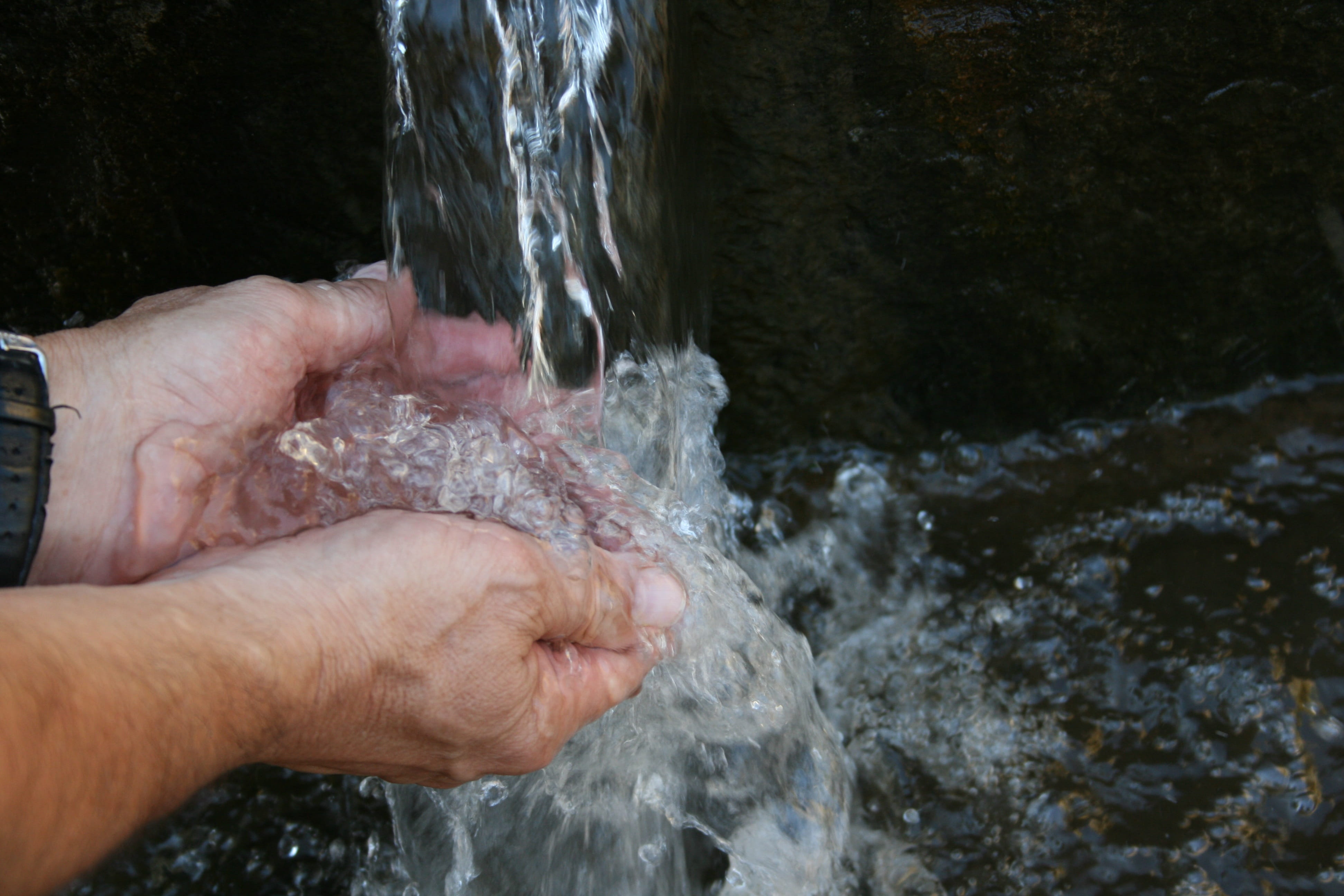 splashing, cleaning, close-up, s, stream, Hands, flowing, person, full, motion, finger, outdoors, holding, fluent in over, 4K, focus on foreground, Cold, HD Wallpaper