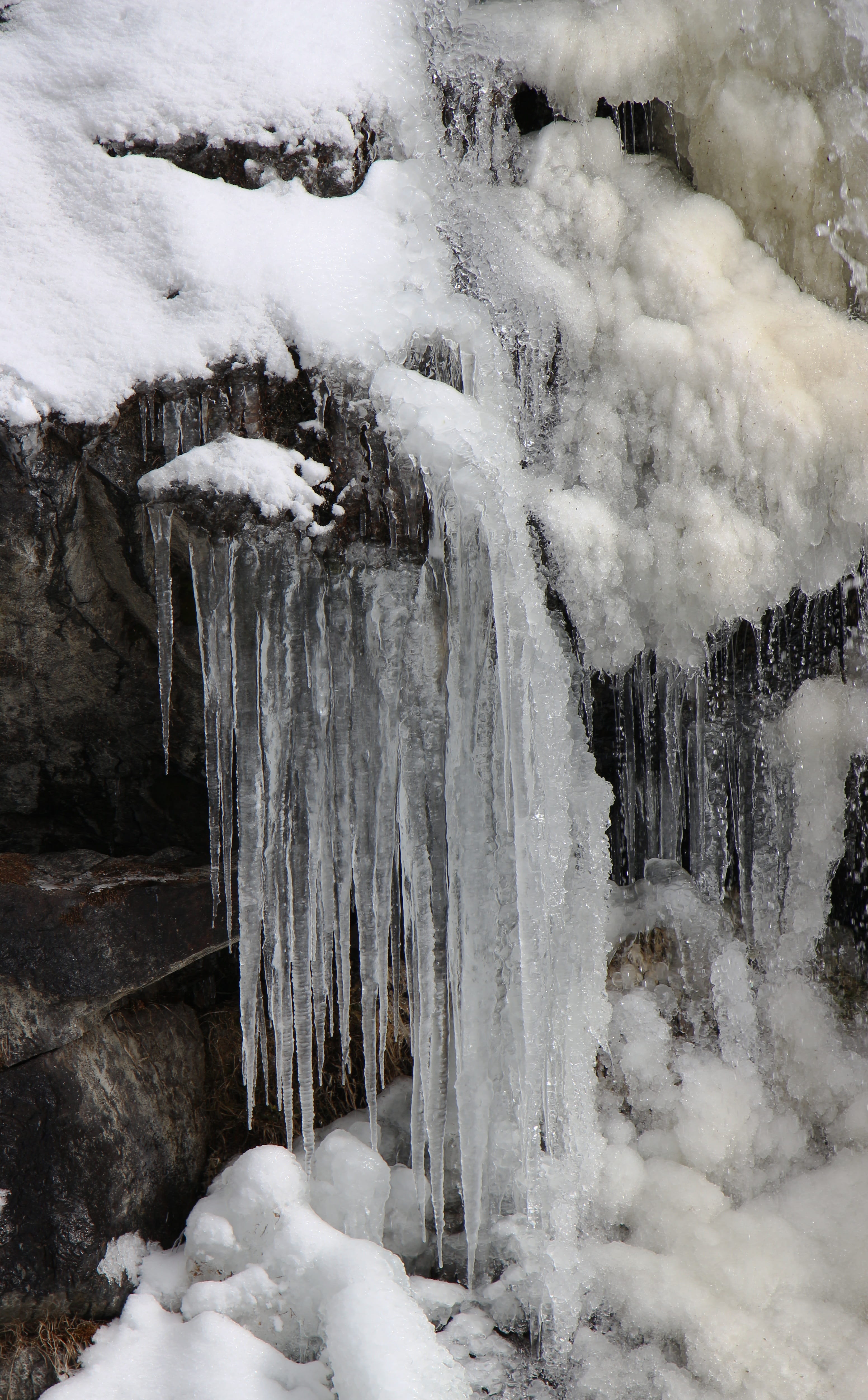 Icicle, scenics - nature, Fluent, Rock, 4K, no people, flowing water, outdoors, frozen, environment, beauty in nature, tranquility, ice, white color, Snow, Phone HD Wallpaper