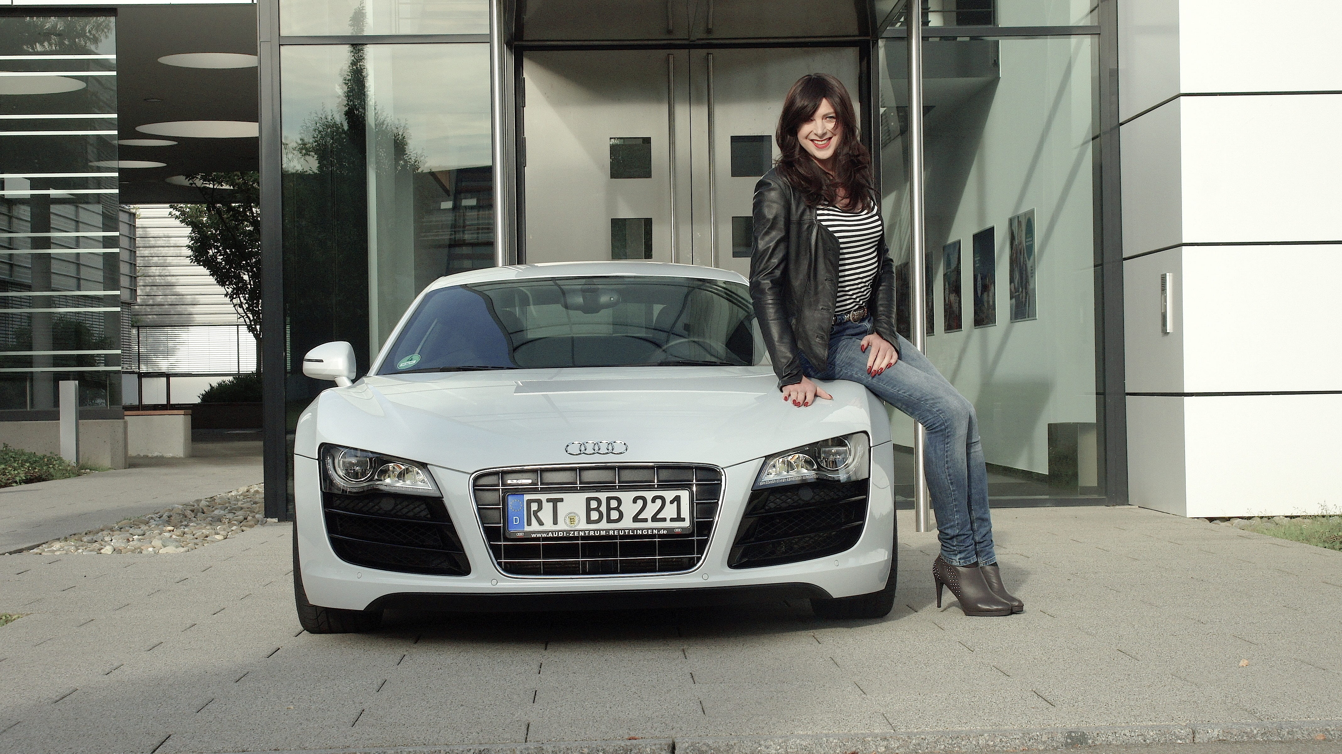 woman, summer, hairstyle, adults only, woman in black, women, built structure, brunette, makeup, sun, beautiful, marlene, Audi A7, sports car, pkw, motor vehicle, HD Wallpaper